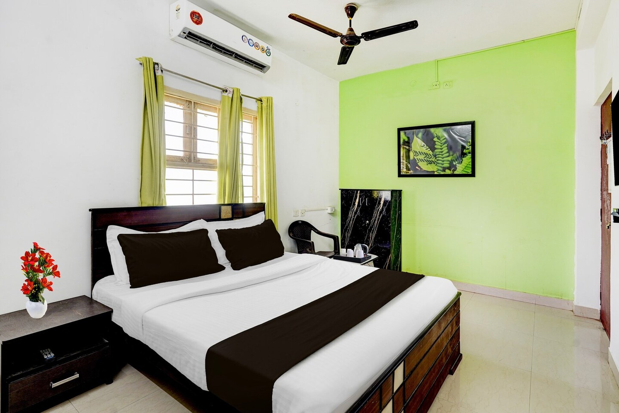 Comfortable Accommodations: Hotel O Kelambakkam Bus Terminal Formerly Guna Residency in Chennai offers family rooms with air-conditioning, private bathrooms, work desks, and seating areas. Each room includes free toiletries, bath or shower, TV, tiled floors, and wardrobes.

Essential Facilities: Guests enjoy free WiFi, a 24-hour front desk, housekeeping service, room service, and luggage storage. The hotel provides a welcoming environment with English-speaking reception staff.

Convenient Location: Located 32 km from Chennai International Airport, the hotel is near attractions such as Arignar Anna Zoological Park (21 km), Anna University (30 km), and St. Thomas Mount (33 km).

Unmarried couples are warmly welcome at this property.
Guests with local ID proof are warmly welcome.

Early Check-In Policy: A full day’s room rate will be charged for check-ins before 6:00 AM. Complimentary early check-in is available between 6:00 AM and 10:00 AM, subject to room availability.
Check-in is only available to guests aged 18 and above. Please provide a government-issued ID to confirm your age.

