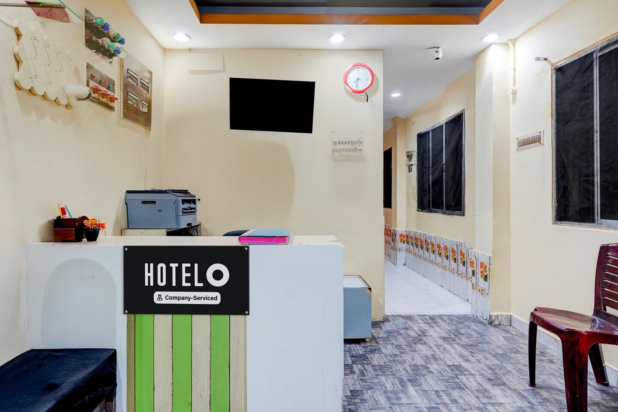 Ground floor: (bedroom(double bed, TV, seating area, air conditioning, Towels incl., telephone, Floor mattress), bathroom(bathtub or shower, shower, washbasin, toilet, shampoo, body soap, hot water))