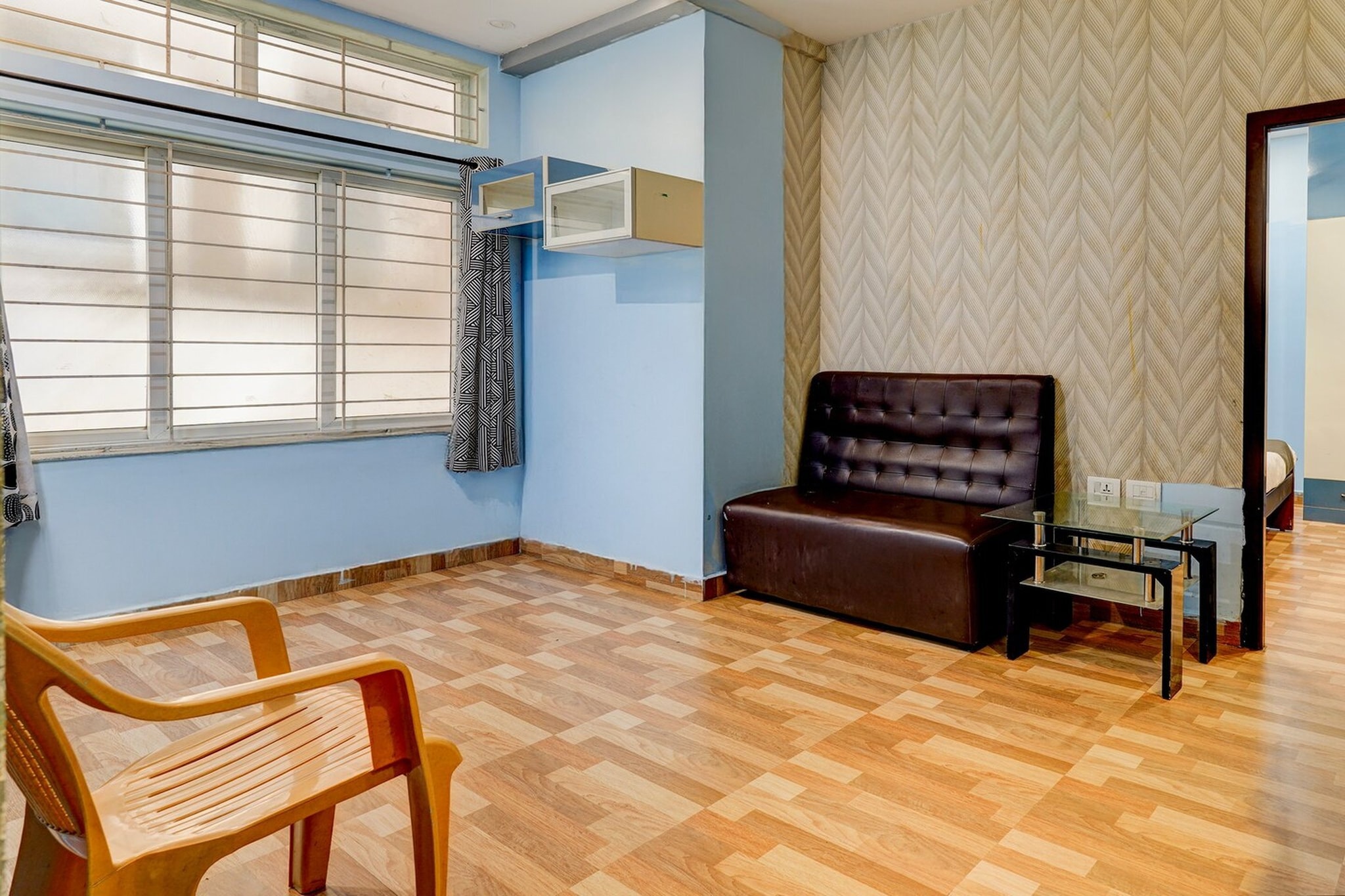 Ground floor: (bedroom(double bed, TV, seating area, air conditioning, Towels incl., telephone), bathroom(bathtub or shower, shower, washbasin, toilet, shampoo, body soap, hot water))