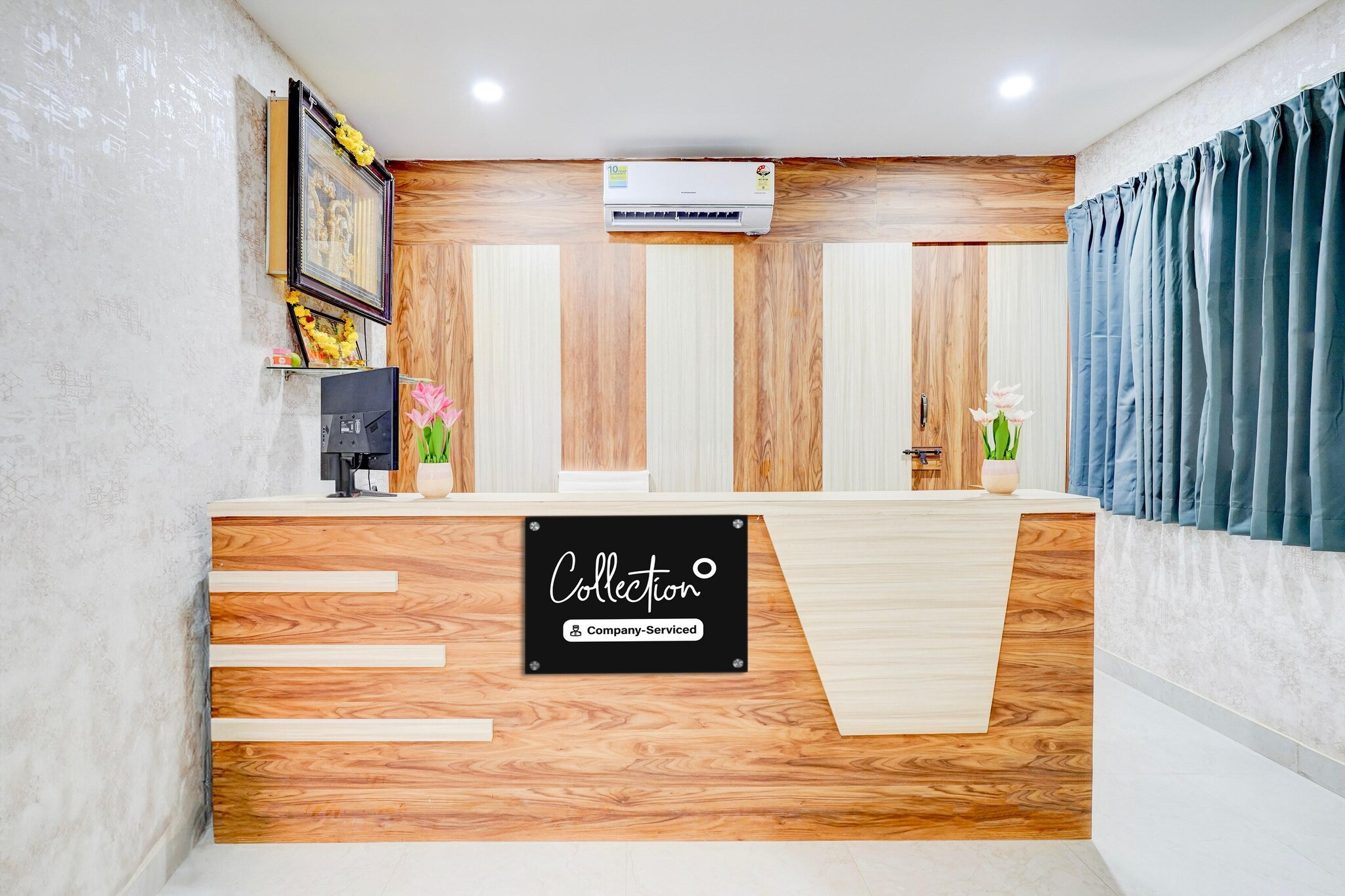 Ground floor: (bedroom(double bed, TV, seating area, air conditioning, telephone), bathroom(bathtub or shower, shower, washbasin, toilet, Towels incl., shampoo, body soap, hot water), Parking, lift)