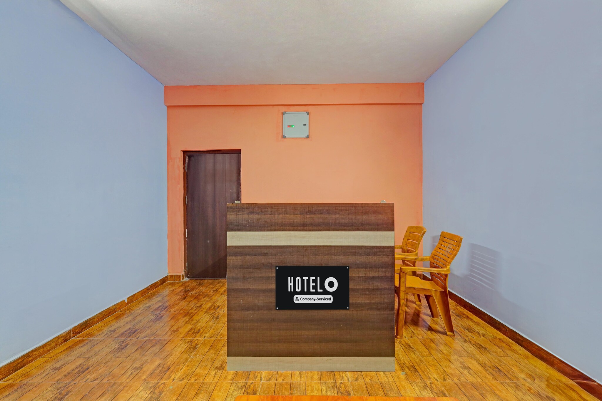 Ground floor: (bedroom(double bed, TV, seating area, air conditioning, Towels incl., telephone), bathroom(bathtub or shower, shower, washbasin, toilet, shampoo, body soap, hot water), lift)