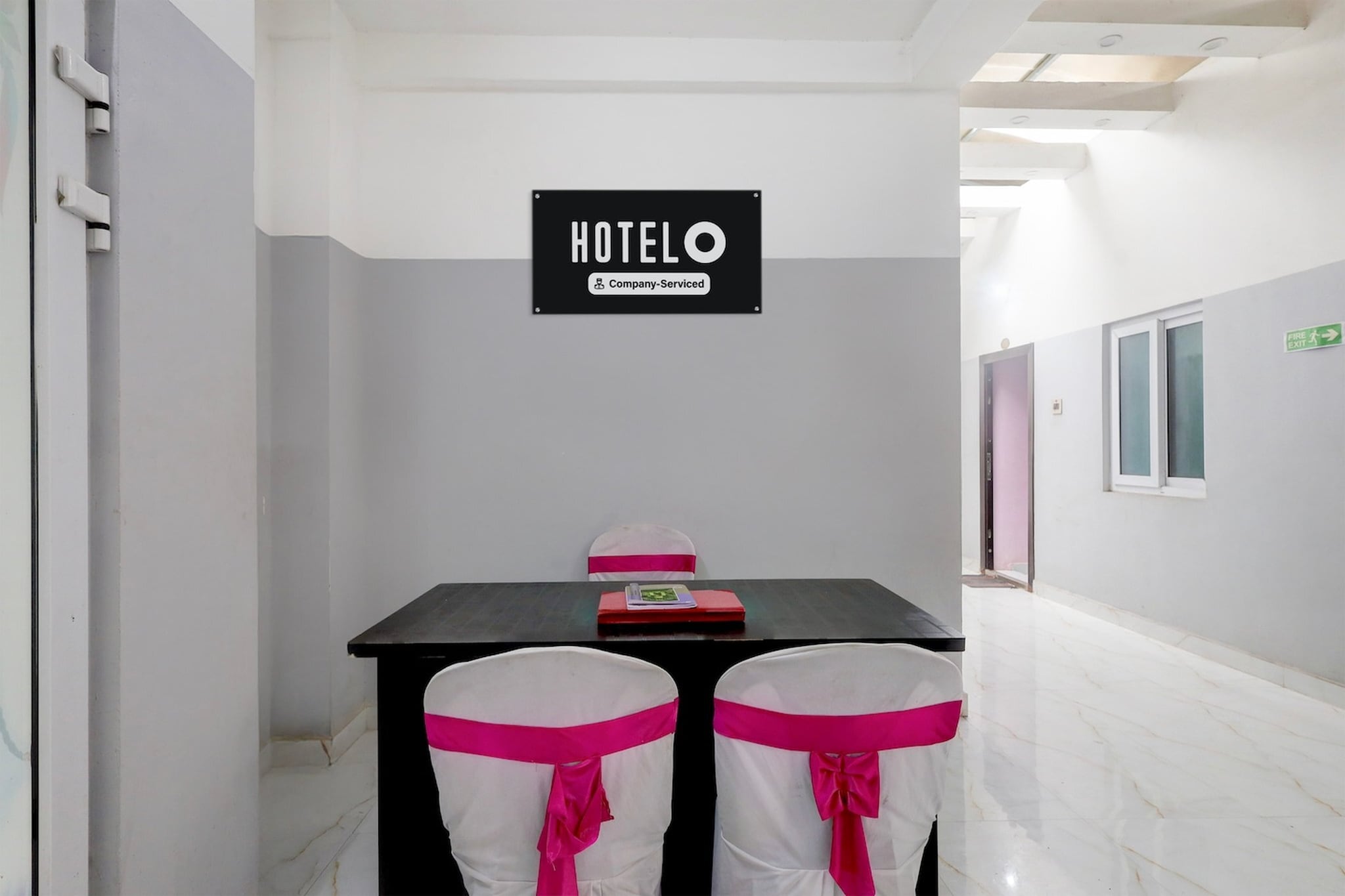 Ground floor: (bedroom(double bed, TV, seating area, air conditioning, telephone, Floor mattress), bathroom(bathtub or shower, washbasin, toilet, Towels incl., shampoo, body soap, hot water))