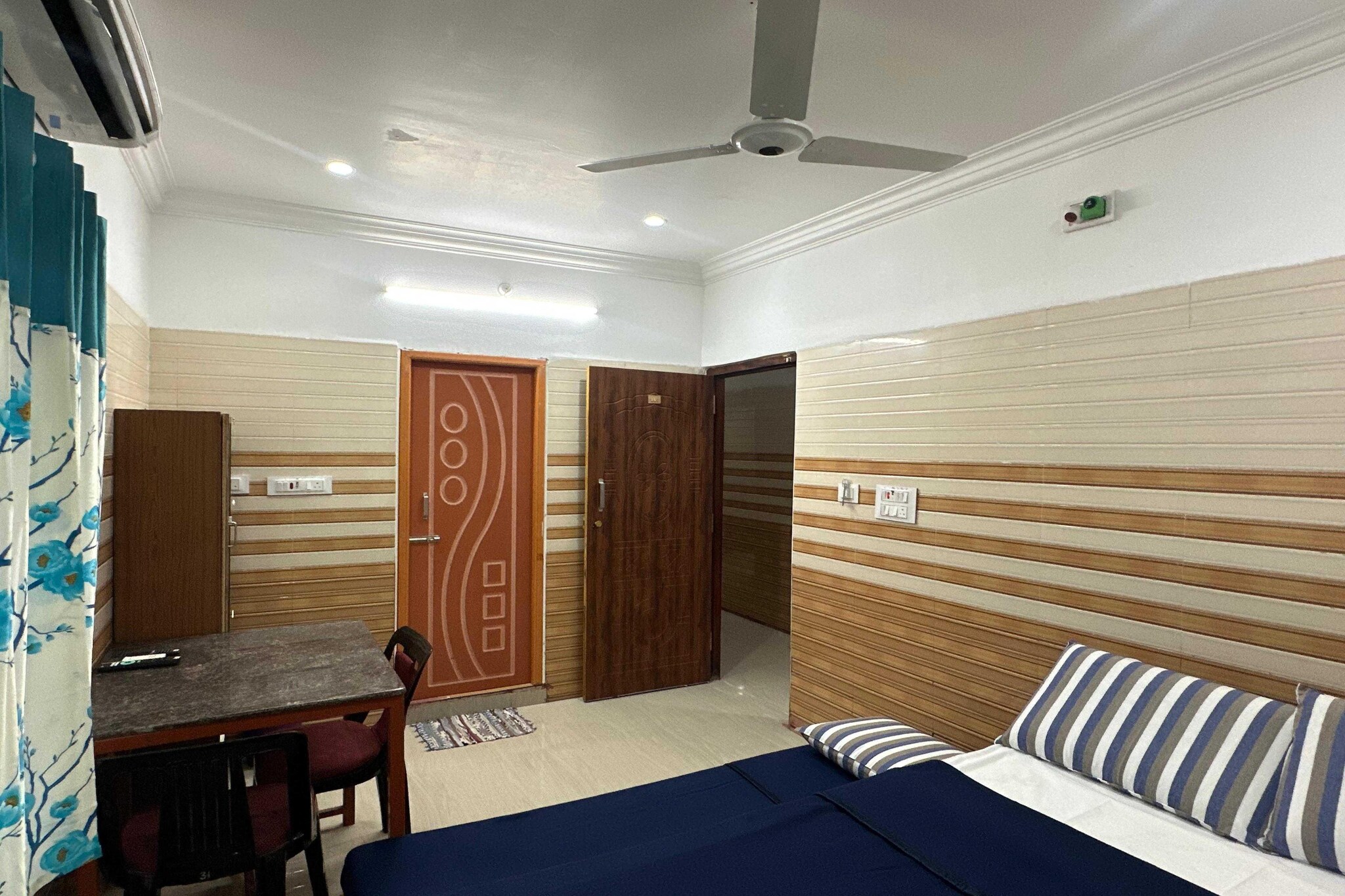 Comfortable Accommodations: Super Townhouse Oak Thiruvallam Lakeview Formerly Travancore Island Resort in Kovalam offers family rooms with air-conditioning, private bathrooms, and free WiFi. Each room includes a work desk, seating area, TV, and free toiletries.
Convenient Facilities: Guests benefit from a 24-hour front desk, shared kitchen, daily housekeeping service, room service, and luggage storage. The hotel provides a continental and vegetarian breakfast, ensuring a pleasant start to the day.
Local Attractions: Sree Parasurama Temple is a 14-minute walk away, while Sree Padmanabhaswamy Temple lies 6 km from the property. Other nearby attractions include Napier Museum (9 km) and Vellayani Lake (11 km). Thiruvananthapuram International Airport is 5 km distant.
Unmarried couples are warmly welcome at this property.
Guests with local ID proof are warmly welcome.
Foreign guests are welcome and allowed to stay at this property without any restrictions
Early Check-In Policy: A full day’s room rate will be charged for check-ins before 6:00 AM. Complimentary early check-in is available between 6:00 AM and 10:00 AM, subject to room availability.
Check-in is only available to guests aged 18 and above. Please provide a government-issued ID to confirm your age.