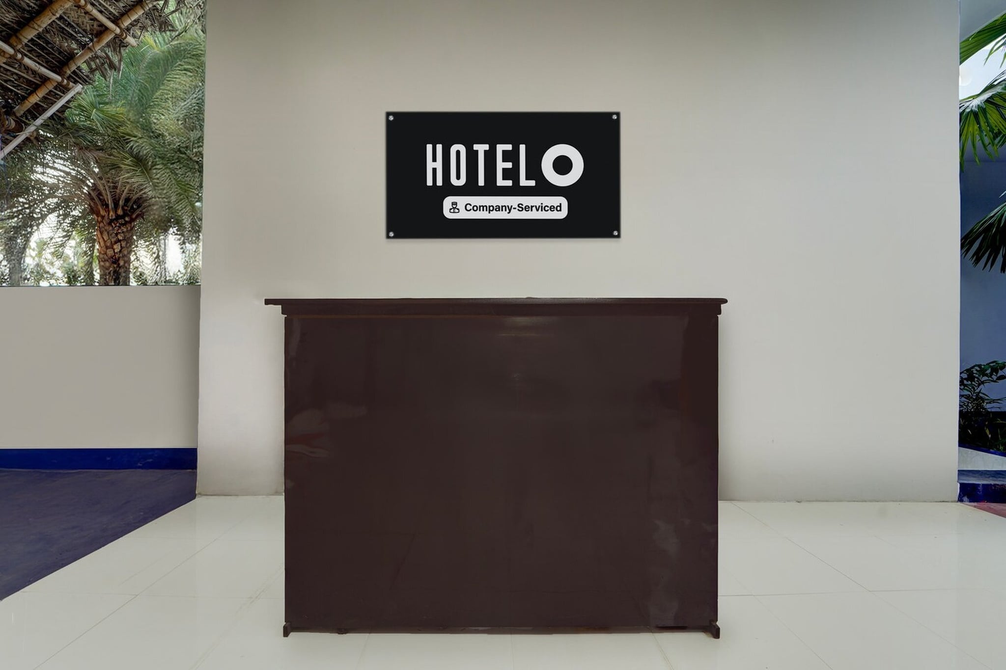 Ground floor: (bedroom(double bed, TV, seating area, air conditioning, Towels incl., telephone), bathroom(bathtub or shower, shower, washbasin, toilet, shampoo, body soap, hot water), parking)