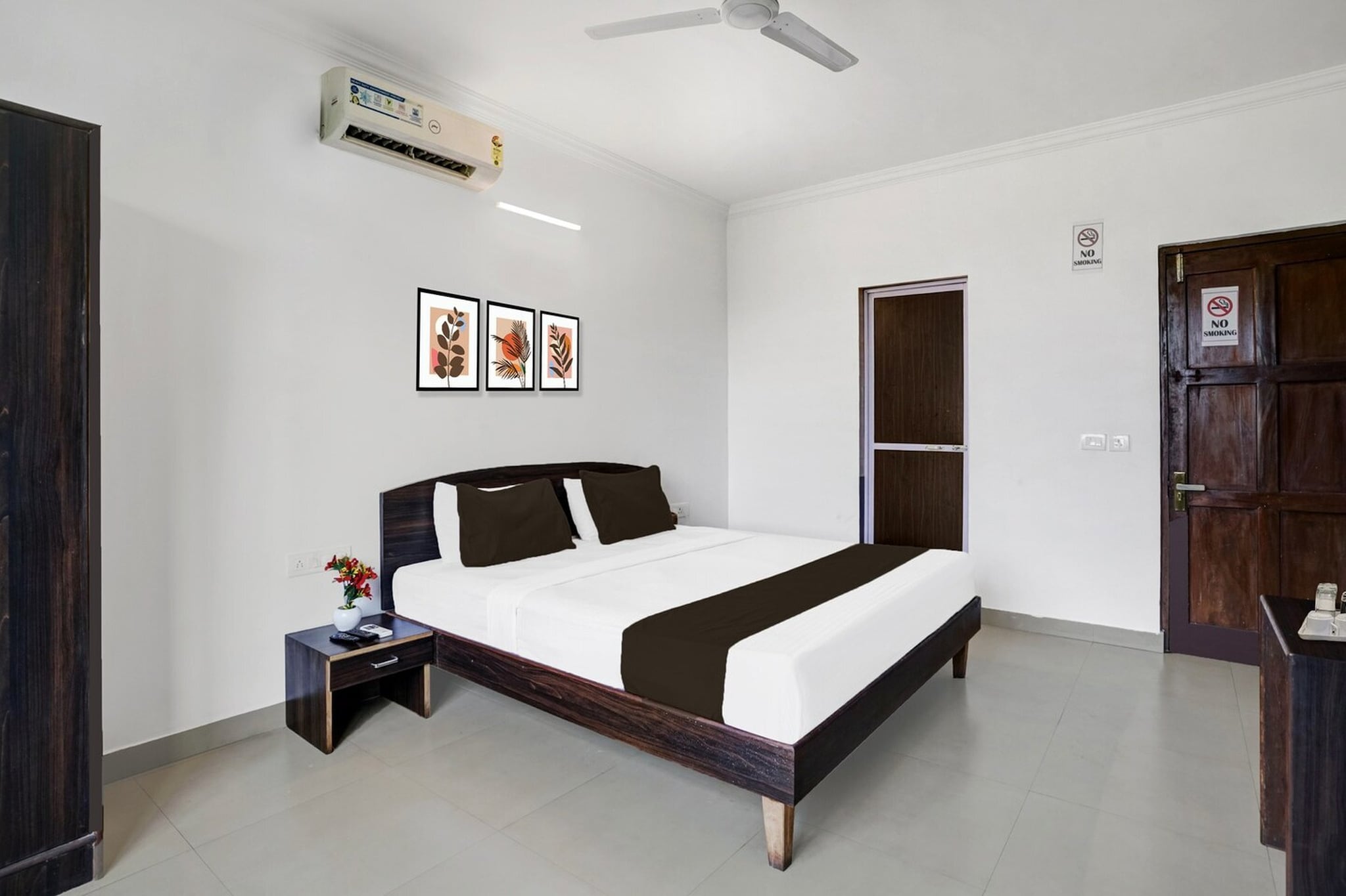 Comfortable Accommodations: Super Hotel O Porvorim in Porvorim offers family rooms with air-conditioning, private bathrooms, work desks, and seating areas. Each room includes free toiletries, a bath or shower, TV, tiled floors, and a wardrobe.
Essential Facilities: Guests enjoy free WiFi throughout the property, a 24-hour front desk, housekeeping service, room service, and luggage storage. Additional amenities include a workout area and a swimming pool.
Convenient Location: Located 23 km from Manohar Parrikar International Airport, the hotel is near attractions such as Chapora Fort (13 km), Basilica of Bom Jesus (17 km), and Goa State Museum (7 km).
Unmarried couples are warmly welcome at this property.
Guests with local ID proof are warmly welcome.
Early Check-In Policy: A full day’s room rate will be charged for check-ins before 6:00 AM. Complimentary early check-in is available between 6:00 AM and 10:00 AM, subject to room availability.
Check-in is only available to guests aged 18 and above. Please provide a government-issued ID to confirm your age.