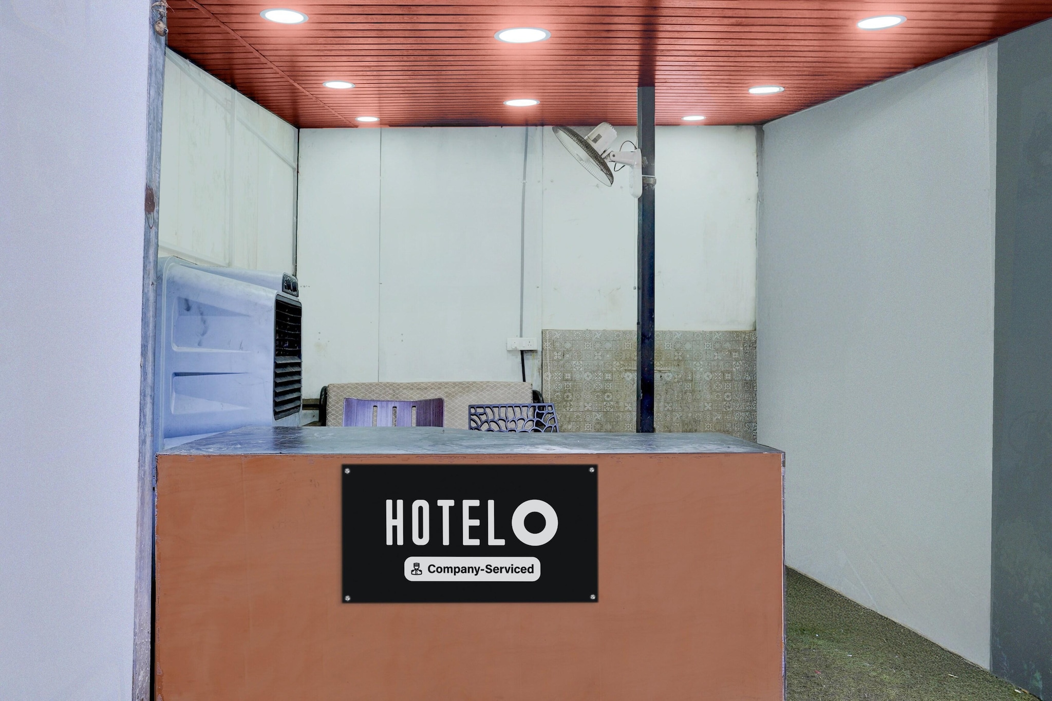 Ground floor: (bedroom(double bed, TV, seating area, air conditioning, telephone), bathroom(bathtub or shower, washbasin, toilet, Towels incl., shampoo, body soap, hot water))