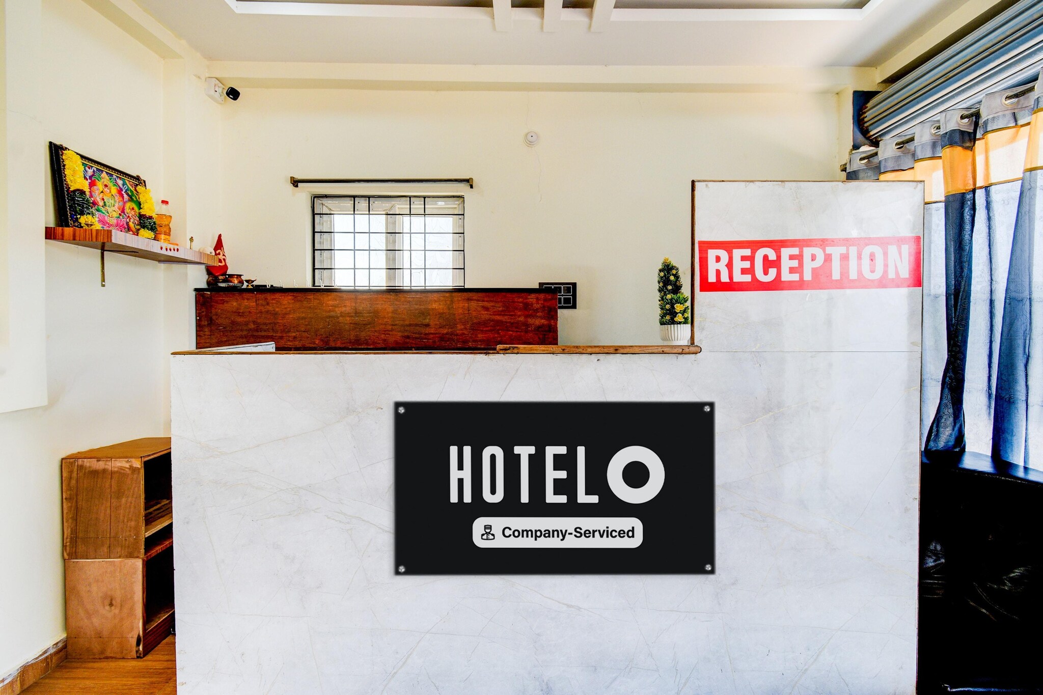 Ground floor: (bedroom(double bed, TV, seating area, air conditioning, telephone), bathroom(bathtub or shower, washbasin, toilet, Towels incl., shampoo, body soap, hot water))