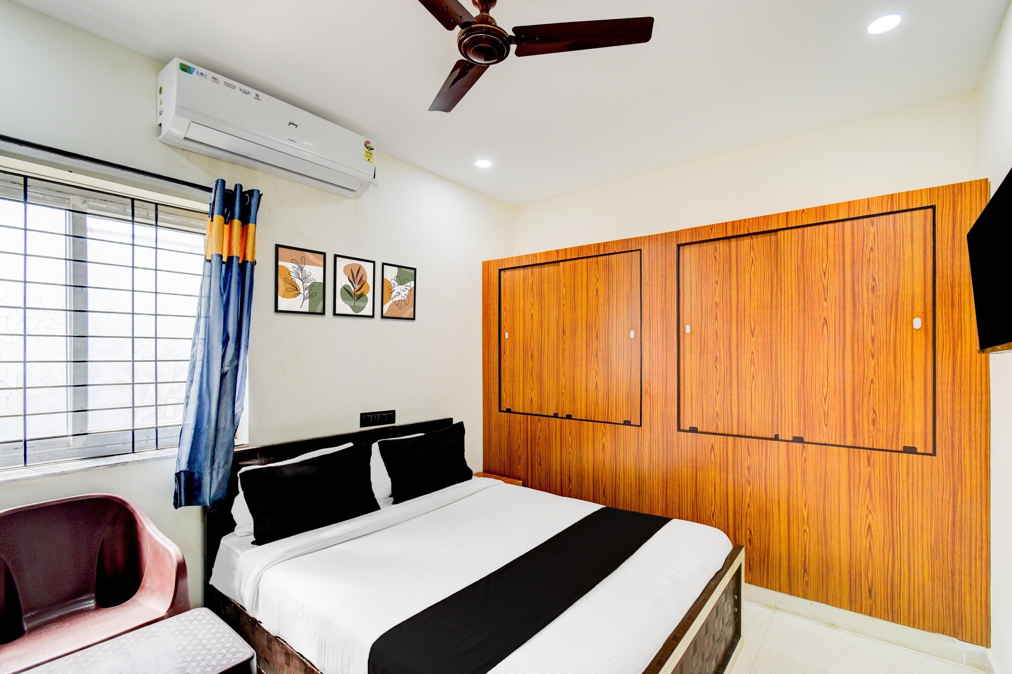 Unmarried couples are warmly welcome at this property.
Guests with local ID proof are warmly welcome.
Complimentary early check-in – Subject to availability.