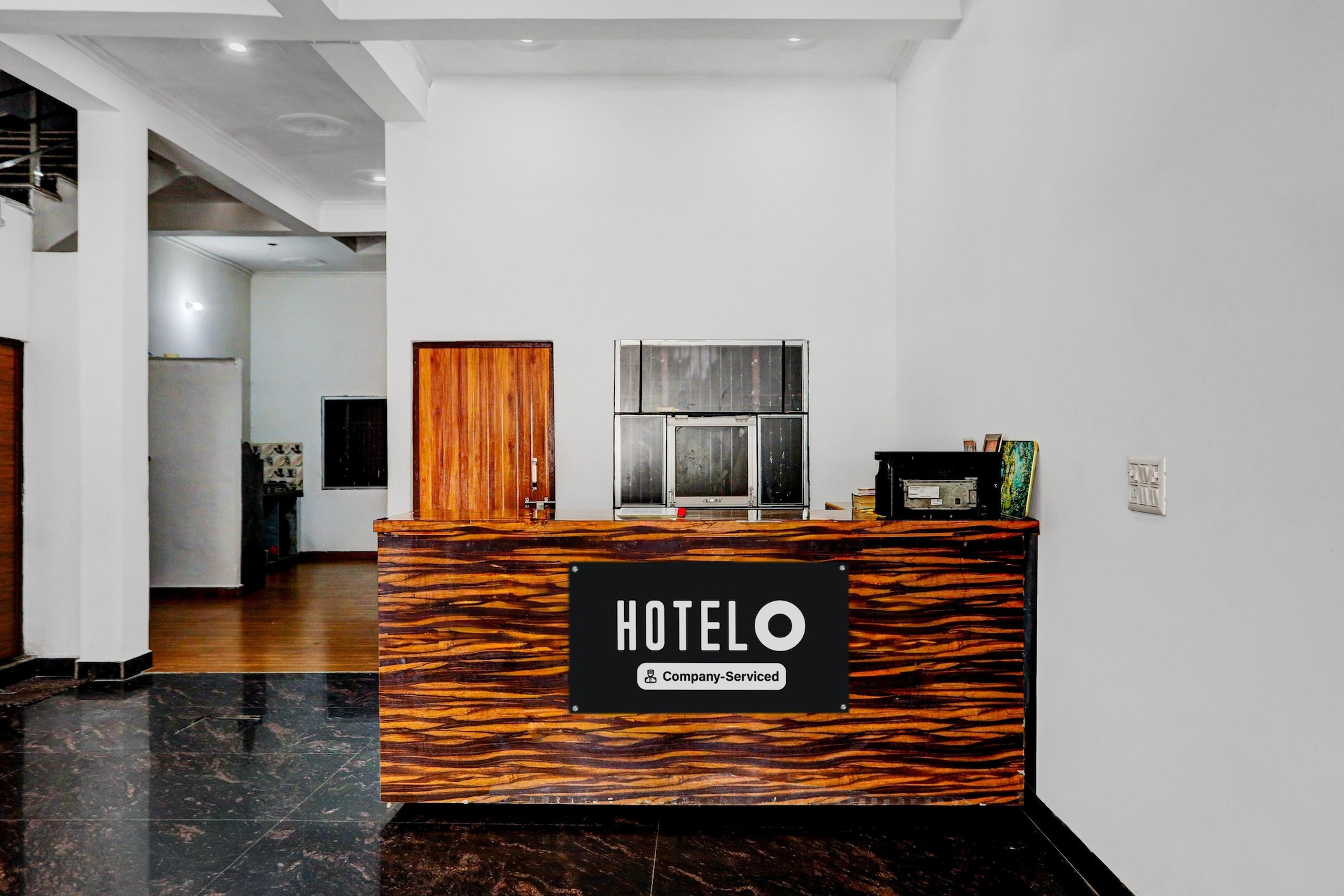 Ground floor: (bedroom(double bed, TV, seating area, air conditioning, telephone), bathroom(bathtub or shower, washbasin, toilet, Towels incl., shampoo, body soap, hot water))