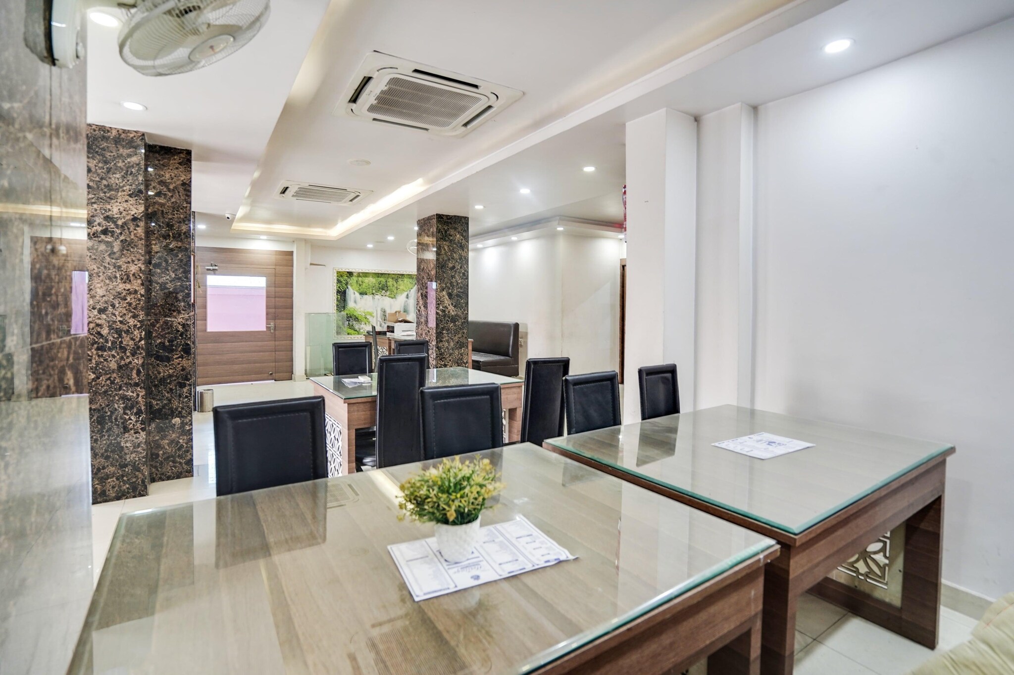 Ground floor: (bedroom(double bed, TV, seating area, air conditioning, telephone), bathroom(bathtub or shower, washbasin, toilet, Towels incl., shampoo, body soap, hot water), lift)
