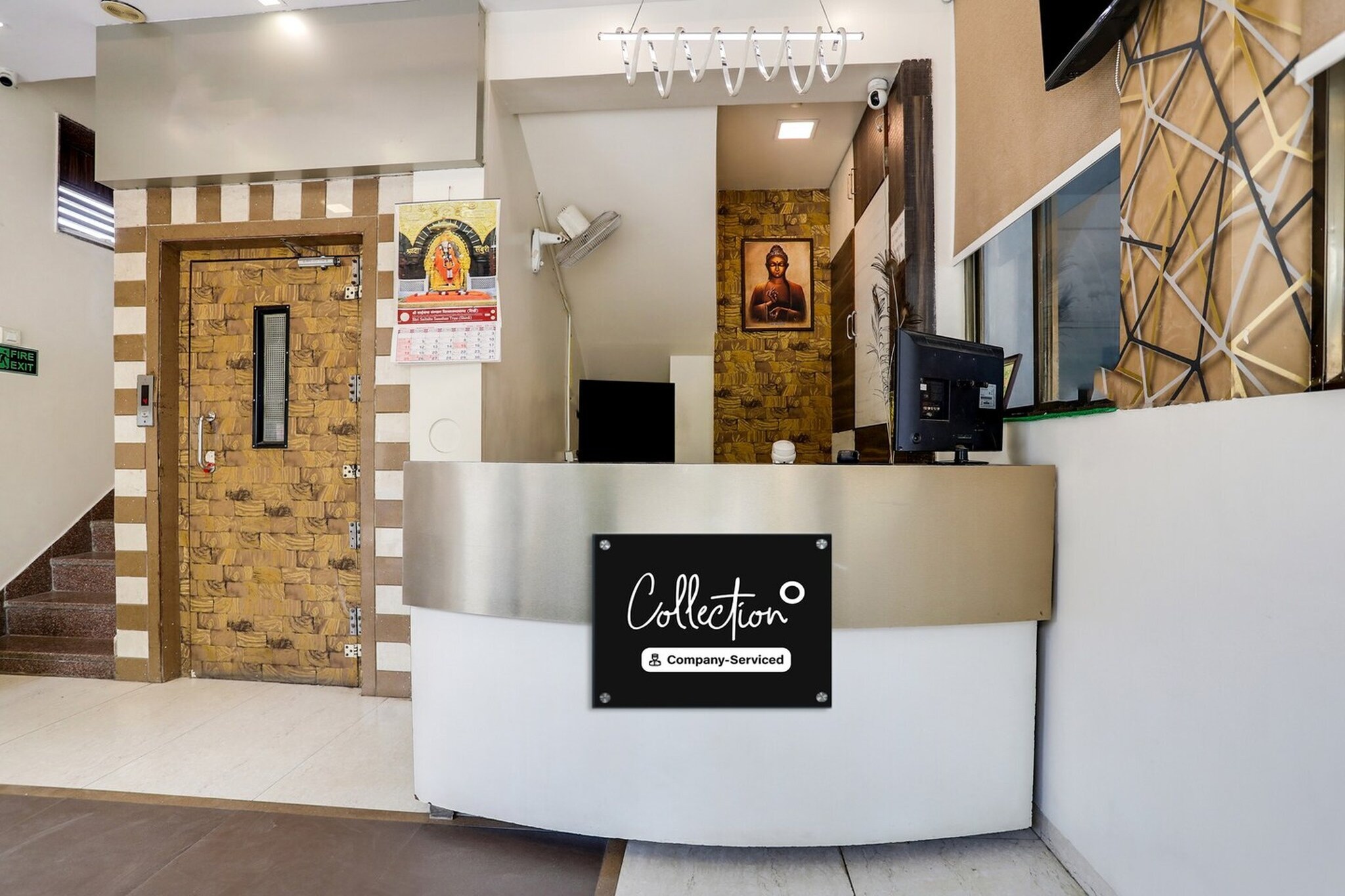 Ground floor: (bedroom(double bed, TV, seating area, air conditioning, Towels for a fee, telephone, Floor mattress), bathroom(bathtub or shower, shower, washbasin, toilet, shampoo, body soap), parking, lift)