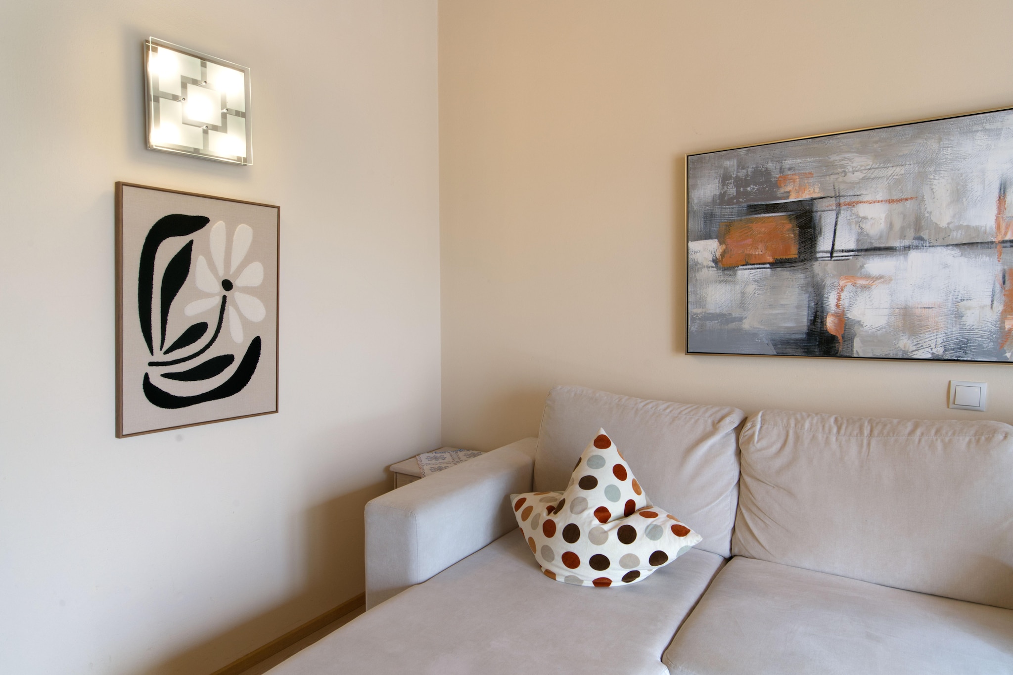 Menardi B - Living room