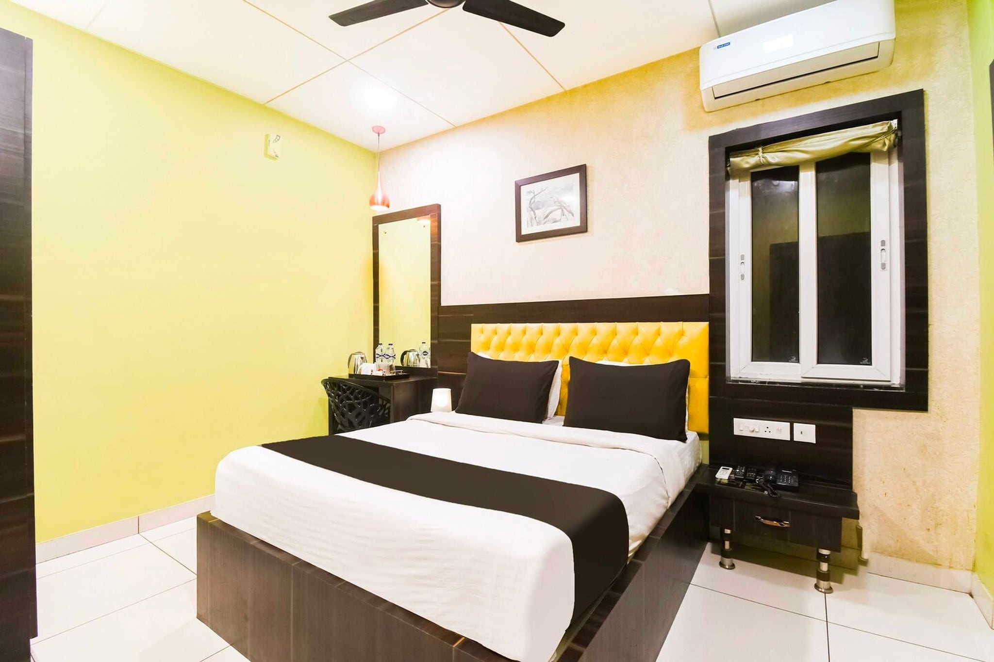 Situated within less than 1 km of Puri Beach and a 19-minute walk of Jagannath Temple, Townhouse Oak Golden Beach 5 mins drive from Shree Jagannath Temple features rooms with air conditioning and a private bathroom in Puri. This 4-star hotel offers room service, a 24-hour front desk and free WiFi. The hotel has family rooms.

The rooms at the hotel are fitted with a seating area, a flat-screen TV with satellite channels and a private bathroom with free toiletries and a bath or shower. Guest rooms have a desk.

Konark Sun Temple is 36 km from Townhouse Oak Golden Beach 5 mins drive from Shree Jagannath Temple. Biju Patnaik International Airport is 58 km from the property. 

Unmarried couples are warmly welcome at this property.
Guests with local ID proof are warmly welcome.
Apologies, but we are currently unable to host foreign nationals at this property.
Early Check-In Policy: A full day’s room rate will be charged for check-ins before 6:00 AM. Complimentary early check-in is available between 6:00 AM and 10:00 AM, subject to room availability.
Check-in is only available to guests aged 18 and above. Please provide a government-issued ID to confirm your age.