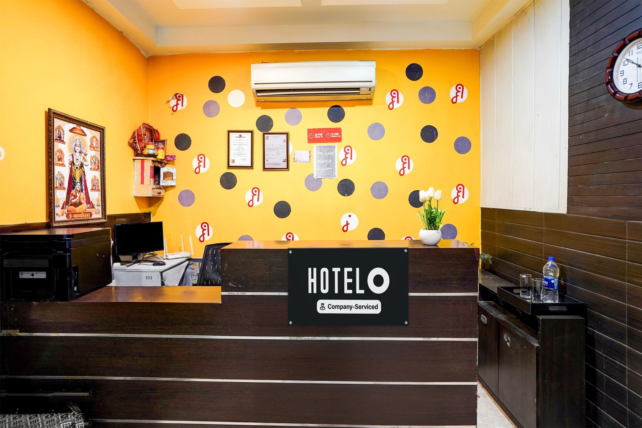 Ground floor: (bedroom(double bed, TV, seating area, air conditioning, telephone), bathroom(bathtub or shower, shower, washbasin, toilet, Towels incl., shampoo, body soap, hot water), Parking, lift)