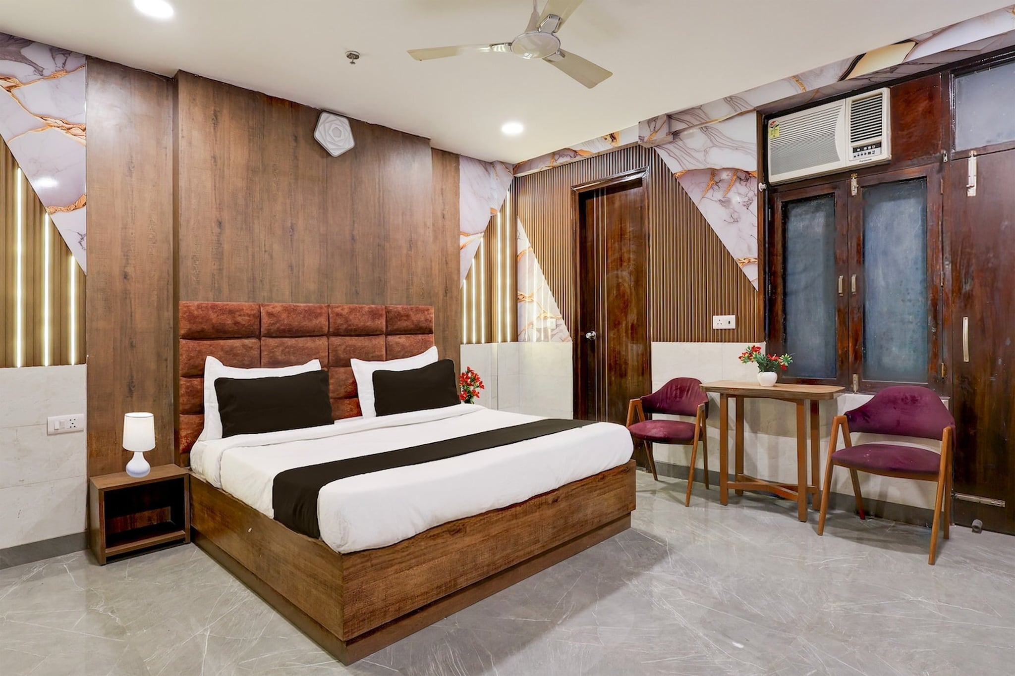 Attractively located in the North Delhi district of New Delhi, Super Hotel O Alipur Narela is situated 22 km from Red Fort, 23 km from Gurudwara Sis Ganj Sahib and 24 km from Gurudwara Bangla Sahib. The 3-star hotel has air-conditioned rooms with a private bathroom and free WiFi. The accommodation features room service and a 24-hour front desk for guests.
At the hotel, rooms are equipped with a desk. All rooms in Super Hotel O Alipur Narela are fitted with a TV and free toiletries.
A continental breakfast is available at the accommodation.
Jantar Mantar is 24 km from Super Hotel O Alipur Narela, while Feroz Shah Kotla Cricket Stadium is 25 km from the property. Hindon Airport is 30 km away.
Unmarried couples are warmly welcome at this property.
Guests with local ID proof are warmly welcome.
Apologies, but we are currently unable to host foreign nationals at this property.
Early Check-In Policy: A full day’s room rate will be charged for check-ins before 6:00 AM. Complimentary early check-in is available between 6:00 AM and 10:00 AM, subject to room availability.
Check-in is only available to guests aged 18 and above. Please provide a government-issued ID to confirm your age.