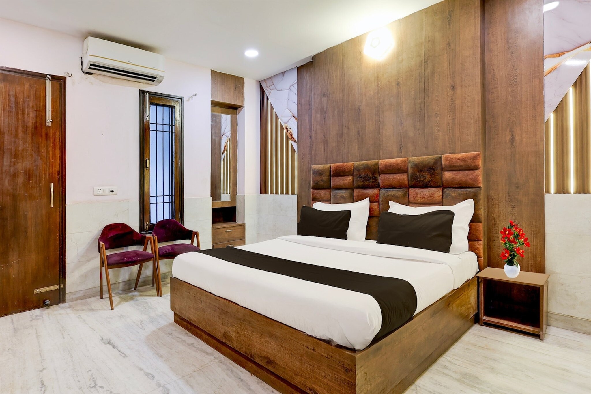 Super Deluxe Room Super Hotel O Alipur Narela