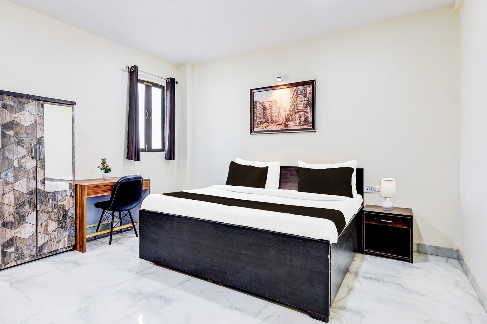 Comfortable Accommodations: Super Hotel O Sector 25 Near Iskcon Temple Formerly Hotel Amazing House in New Delhi offers family rooms with air-conditioning, private bathrooms, work desks, and seating areas. Each room includes free toiletries, a bath or shower, TV, and wardrobe.
Essential Facilities: Guests enjoy free WiFi, a lift, 24-hour front desk, daily housekeeping service, room service, and luggage storage. The hotel provides a welcoming environment with English and Hindi spoken at reception.
Prime Location: Located 18 km from Gurudwara Sis Ganj Sahib and Red Fort, 19 km from Gurudwara Bangla Sahib, and 22 km from Delhi International Airport. Nearby attractions include Jantar Mantar, India Gate, and the National Gandhi Museum.
Check-in is only available to guests aged 18 and above. Please provide a government-issued ID to confirm your age.