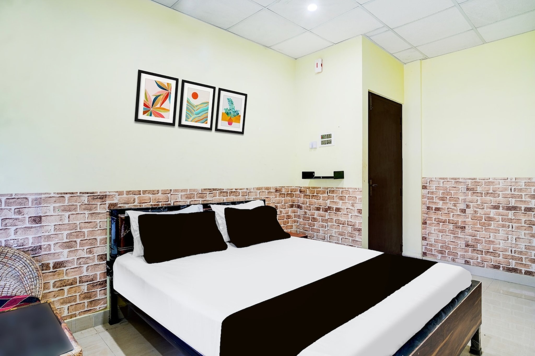 Comfortable Accommodations: Collection O Ganeshguri Nayanpur Formerly Rainbow Residency in Guwahati offers family rooms with air-conditioning, private bathrooms, work desks, and free toiletries. Each room includes a seating area, TV, and wardrobe.

Dining Experience: The family-friendly restaurant serves Indian cuisine for lunch and dinner. Guests can enjoy meals in a welcoming ambience, complemented by free WiFi throughout the property.

Convenient Facilities: The hotel features a lift, 24-hour front desk, housekeeping service, and room service. Additional amenities include a work desk, seating area, and free toiletries.

Nearby Attractions: Located 24 km from Lokpriya Gopinath Bordoloi International Airport, the hotel is close to Kamakhya Temple (12 km), 

Unmarried couples are warmly welcome at this property.
Guests with local ID proof are warmly welcome.
Early Check-In Policy: A full day’s room rate will be charged for check-ins before 6:00 AM. Complimentary early check-in is available between 6:00 AM and 10:00 AM, subject to room availability.
Check-in is only available to guests aged 18 and above. Please provide a government-issued ID to confirm your age.