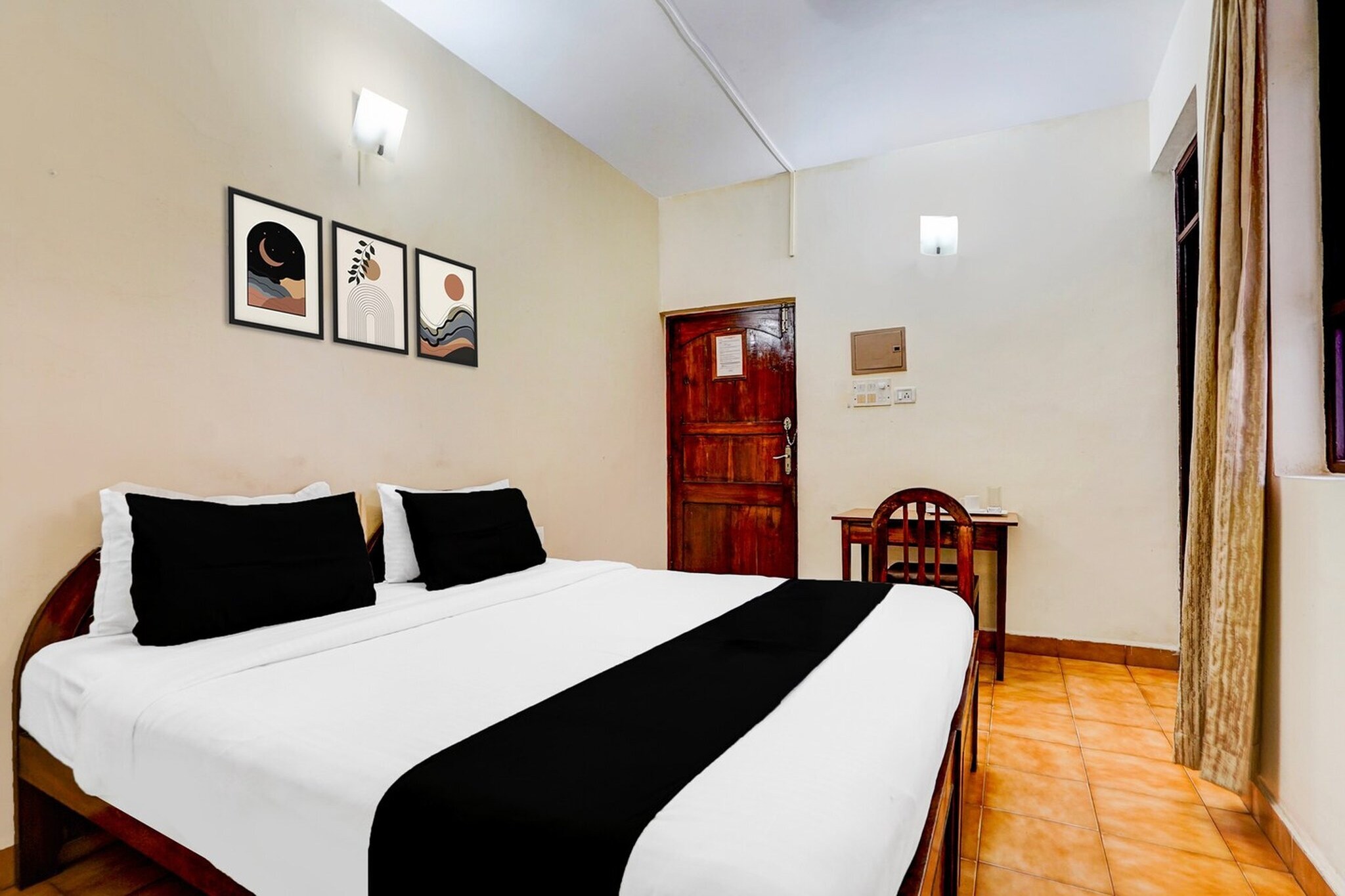 Situated in Goa, Super Townhouse Calangute Formerly Hotel Horizon provides a bar. Among the facilities of this property are a restaurant, a shared kitchen and a shared lounge, along with free WiFi throughout the property. The hotel features an indoor pool and room service.
All rooms at the hotel are fitted with a seating area, a flat-screen TV with satellite channels and a private bathroom with free toiletries and a bath or shower. Guest rooms at Super Townhouse Calangute Formerly Hotel Horizon have air conditioning and a desk.
Goa Dabolim International Airport is 36.3 from the property
We’re sorry, but we are unable to accommodate unmarried couples at this property.
Guests with local ID proof are warmly welcome.
Apologies, but we are currently unable to host foreign nationals at this property.
Early Check-In Policy: A full day’s room rate will be charged for check-ins before 6:00 AM. Complimentary early check-in is available between 6:00 AM and 10:00 AM, subject to room availability.
Check-in is only available to guests aged 18 and above. Please provide a government-issued ID to confirm your age.