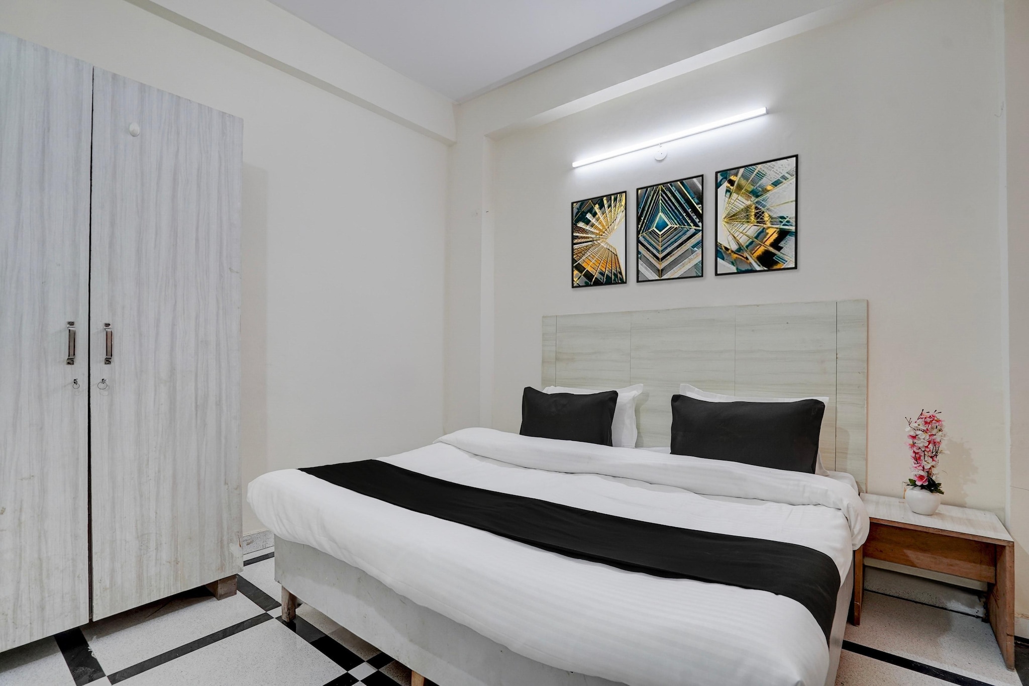 Comfortable Accommodations: Super Hotel O DLF Phase 1 Metro Station Gurugram in Gurgaon offers family rooms with air-conditioning, private bathrooms, work desks, and seating areas. Each room includes free toiletries, a bath or shower, TV, and wardrobe.

Essential Facilities: Guests enjoy free WiFi, a lift, 24-hour front desk, daily housekeeping service, room service, and luggage storage. The hotel provides a welcoming environment with English and Hindi spoken at reception.

Prime Location: Located 2.1 km from MG Road, 11 km from Delhi International Airport, and near attractions such as WorldMark Gurgaon (12 km) and Qutub Minar (13 km).

Couples in particular like the location – they rated it 8.9 for a two-person trip.

Enjoy a comfortable and hassle-free experience at our thoughtfully designed property. Each room is equipped with modern amenities, cozy bedding, and elegant decor to make you feel right at home. Located conveniently with easy access to public transport and major attractions, it's perfect for both business and leisure travelers. Cleanliness and guest comfort are our top priorities, and our team is available 24/7 to assist you throughout your stay.

1.Unmarried couples are warmly welcome at this property.
2. Guests with local ID proof are warmly welcome.
3.Foreign guests are welcome and allowed to stay at this property without any restrictions

4.Early Check-In Policy: A full day’s room rate will be charged for check-ins before 6:00 AM. Complimentary early check-in is available between 6:00 AM and 10:00 AM, subject to room availability.

5.Check-in is only available to guests aged 18 and above. Please provide a government-issued ID to confirm your age.