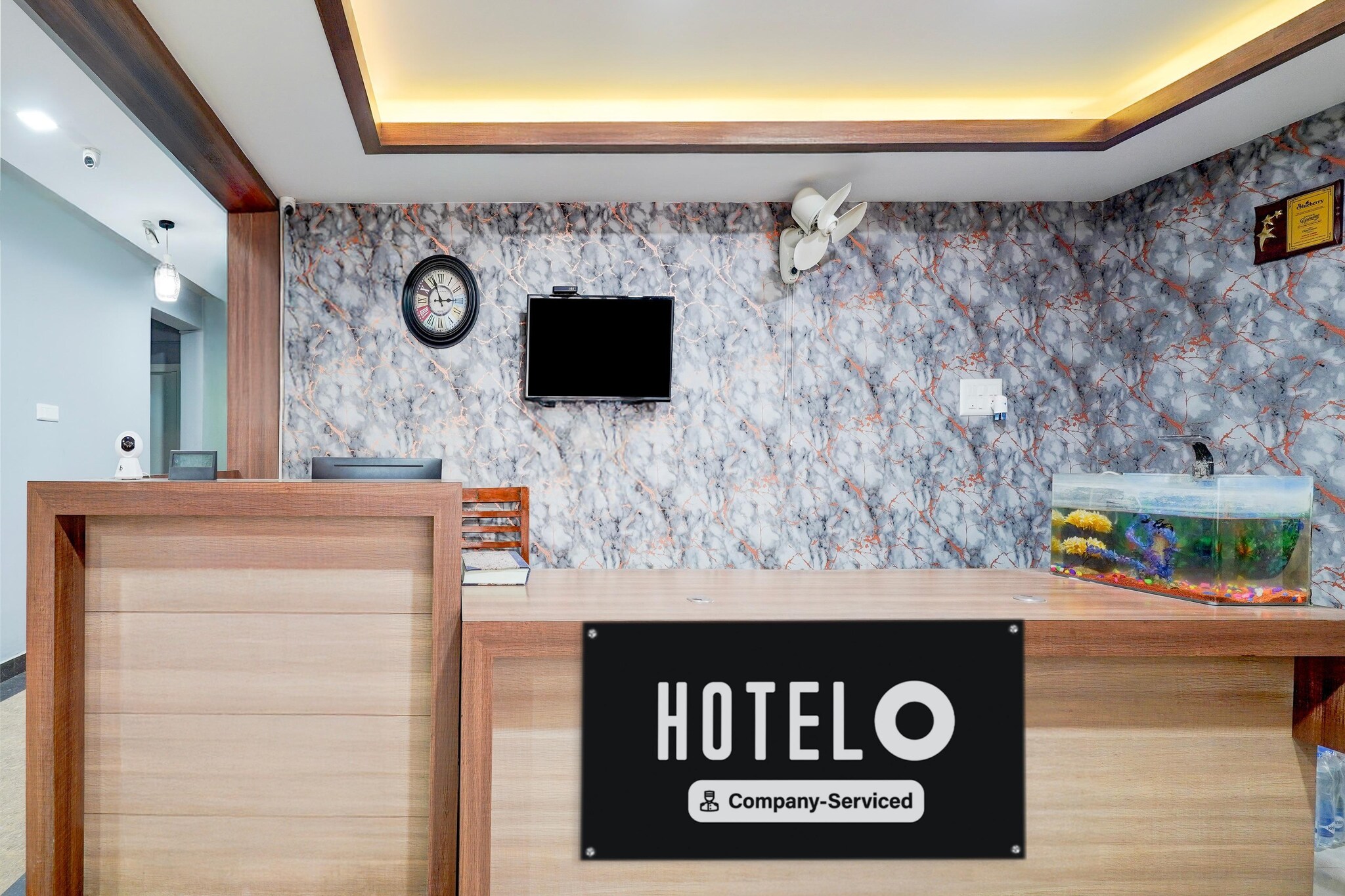 Ground floor: (bedroom(double bed, TV, seating area, air conditioning, Towels incl., telephone), bathroom(bathtub or shower, shower, washbasin, toilet, shampoo, body soap, hot water), lift)