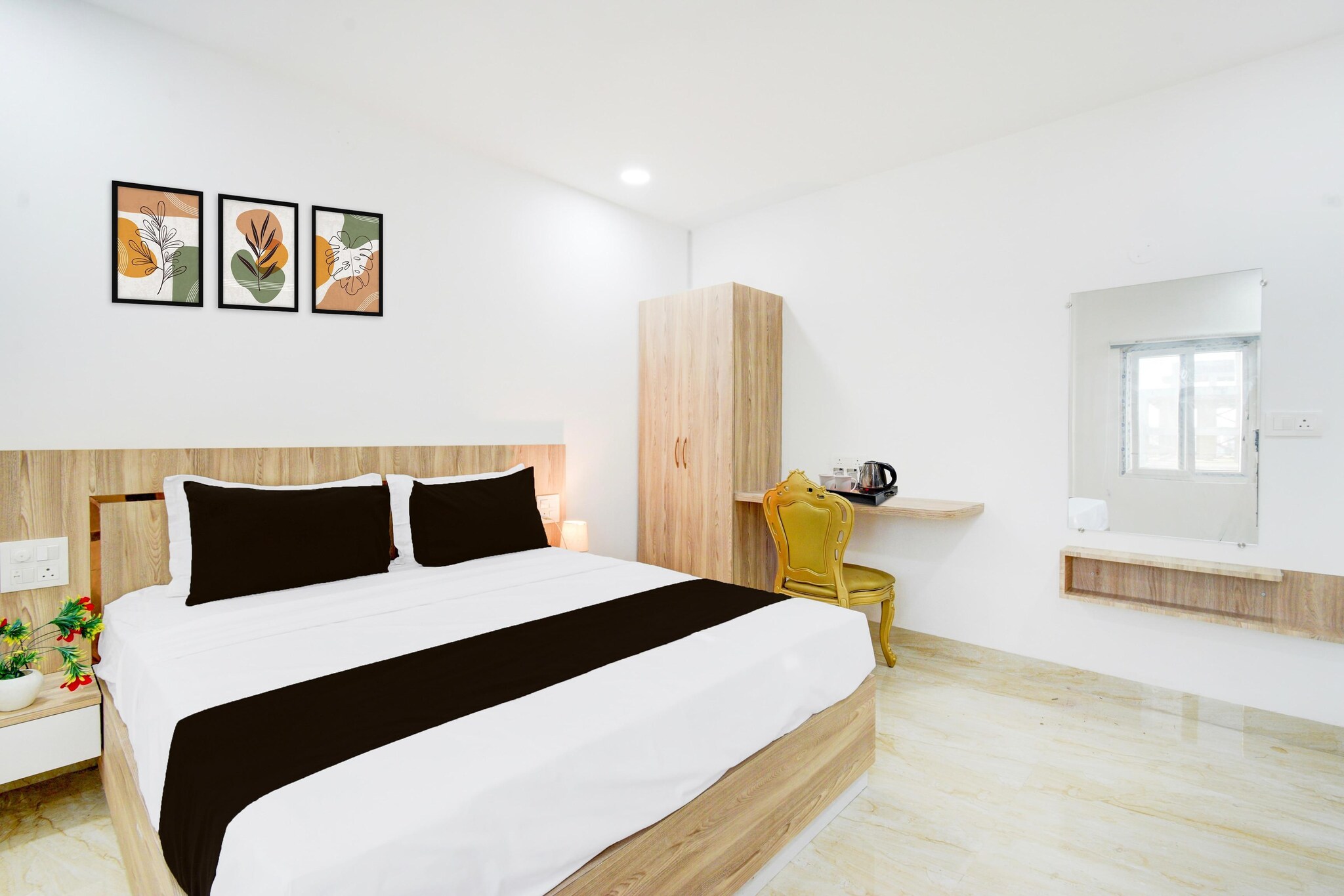 Located within 7.2 km of Mecca Masjid and 7.9 km of Chowmahalla Palace, Elegant Stays near LB Nagar metro Station provides rooms with air conditioning and a private bathroom in Surūrnagar. With free WiFi, this 4-star hotel offers room service and a 24-hour front desk. The hotel features family rooms.

All units at the hotel are equipped with a seating area, a flat-screen TV with satellite channels and a private bathroom with free toiletries and a bath or shower. Guest rooms include a desk.

Charminar is 8.1 km from Elegant Stays near LB Nagar metro Station, while AP State Archaeology Museum is 11 km away. Rajiv Gandhi International Airport is 19 km from the property.

Unmarried couples are warmly welcome at this property.
Guests with local ID proof are warmly welcome.
Early Check-In Policy: A full day’s room rate will be charged for check-ins before 6:00 AM. Complimentary early check-in is available between 6:00 AM and 10:00 AM, subject to room availability.
Check-in is only available to guests aged 18 and above. Please provide a government-issued ID to confirm your age.
