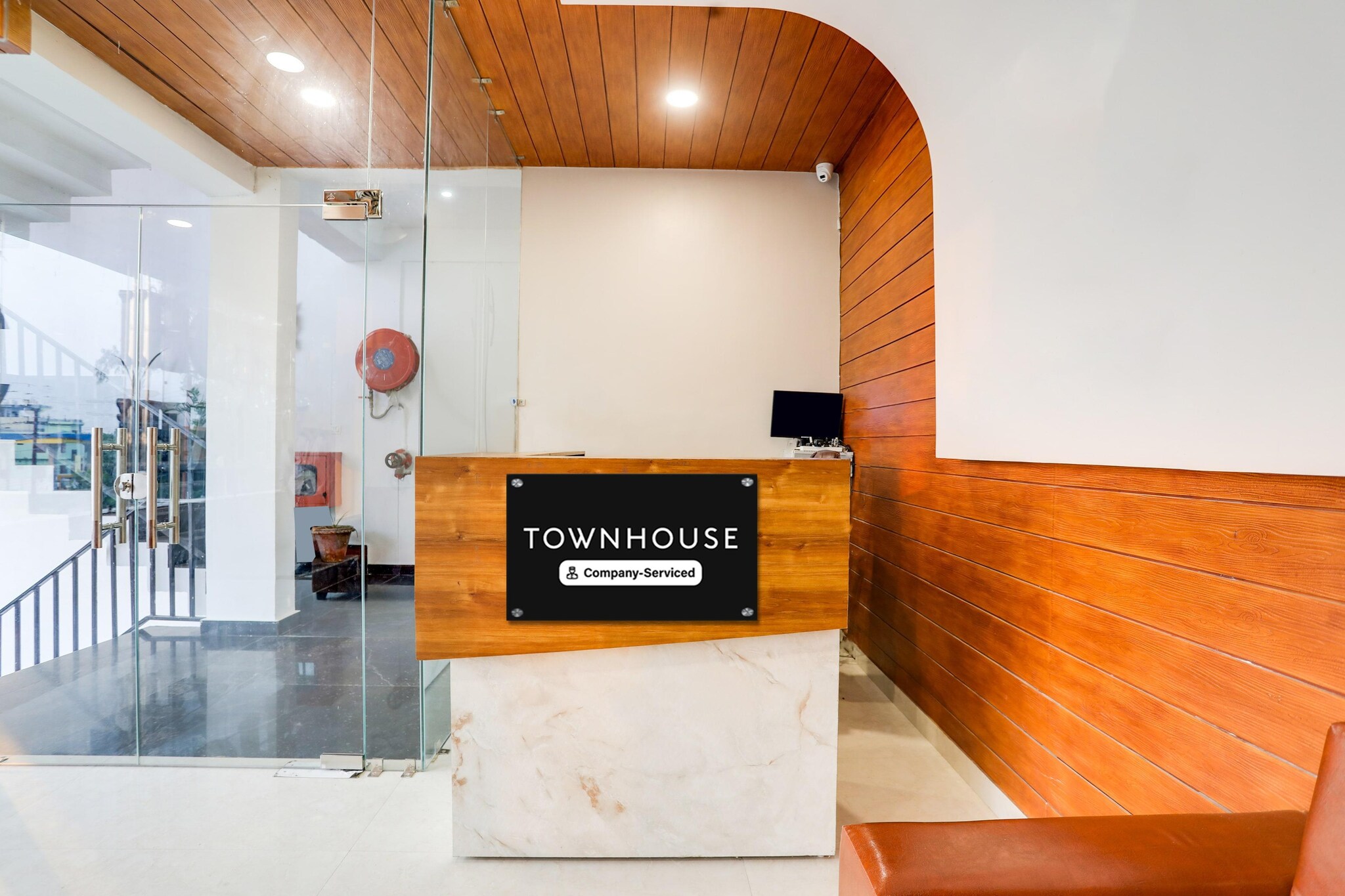 Ground floor: (bedroom(double bed, TV, seating area, air conditioning, telephone), bathroom(bathtub or shower, washbasin, toilet, Towels incl., shampoo, body soap, hot water), Parking, lift)
