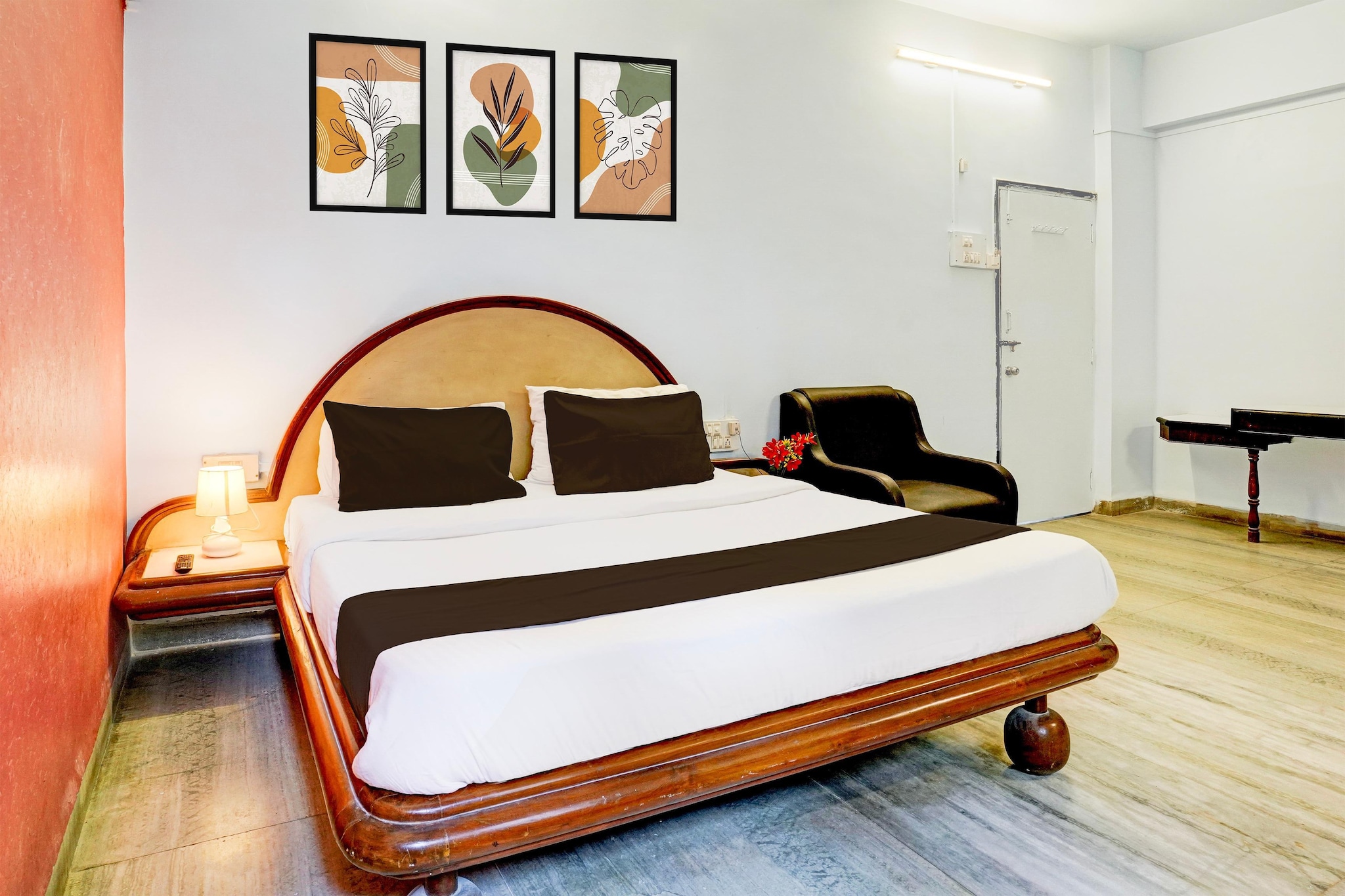 Comfortable Accommodations: Hotel O Padampura Near Railway Station in Aurangabad offers family rooms with air-conditioning, private bathrooms, and free toiletries. Each room includes a work desk, seating area, TV, and wardrobe.

Exceptional Facilities: Guests can enjoy a spa and wellness centre, sauna, fitness centre, and terrace. The hotel features a garden, hot tub, waterpark, and kids' club. Free WiFi is available throughout the property.

Dining Experience: The family-friendly restaurant serves Indian cuisine in a welcoming ambience. Additional amenities include a bar, lounge, and daily housekeeping service.

Prime Location: Located 8 minutes from Aurangabad Railway Station, the hotel is 5 km from Bibi Ka Maqbara, 15 km from Daulatabad Fort, and 28 km from Ellora Caves. Aurangabad Airport is 9 km away. Guests appreciate the convenient location and excellent service.

Unmarried couples are warmly welcome at this property.
Guests with local ID proof are warmly welcome.
Foreign nationals are welcome—enjoy a comfortable and friendly stay with us.
Early Check-In Policy: A full day’s room rate will be charged for check-ins before 6:00 AM. Complimentary early check-in is available between 6:00 AM and 10:00 AM, subject to room availability.
Check-in is only available to guests aged 18 and above. Please provide a government-issued ID to confirm your age.