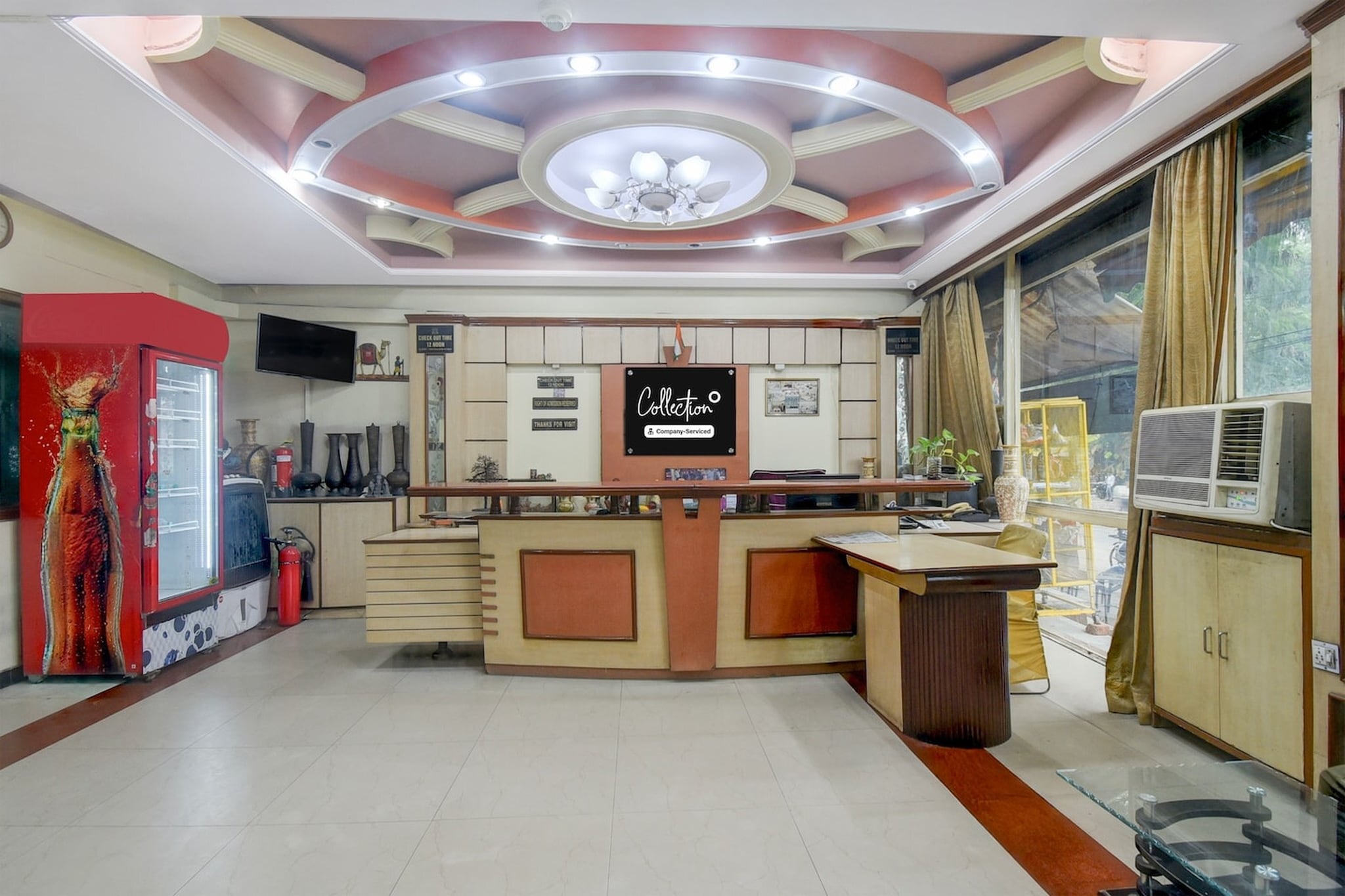 Ground floor: (bedroom(double bed, TV, seating area, air conditioning, telephone, Floor mattress), bathroom(bathtub or shower, shower, washbasin, toilet, Towels incl., shampoo, body soap, hot water), lift)