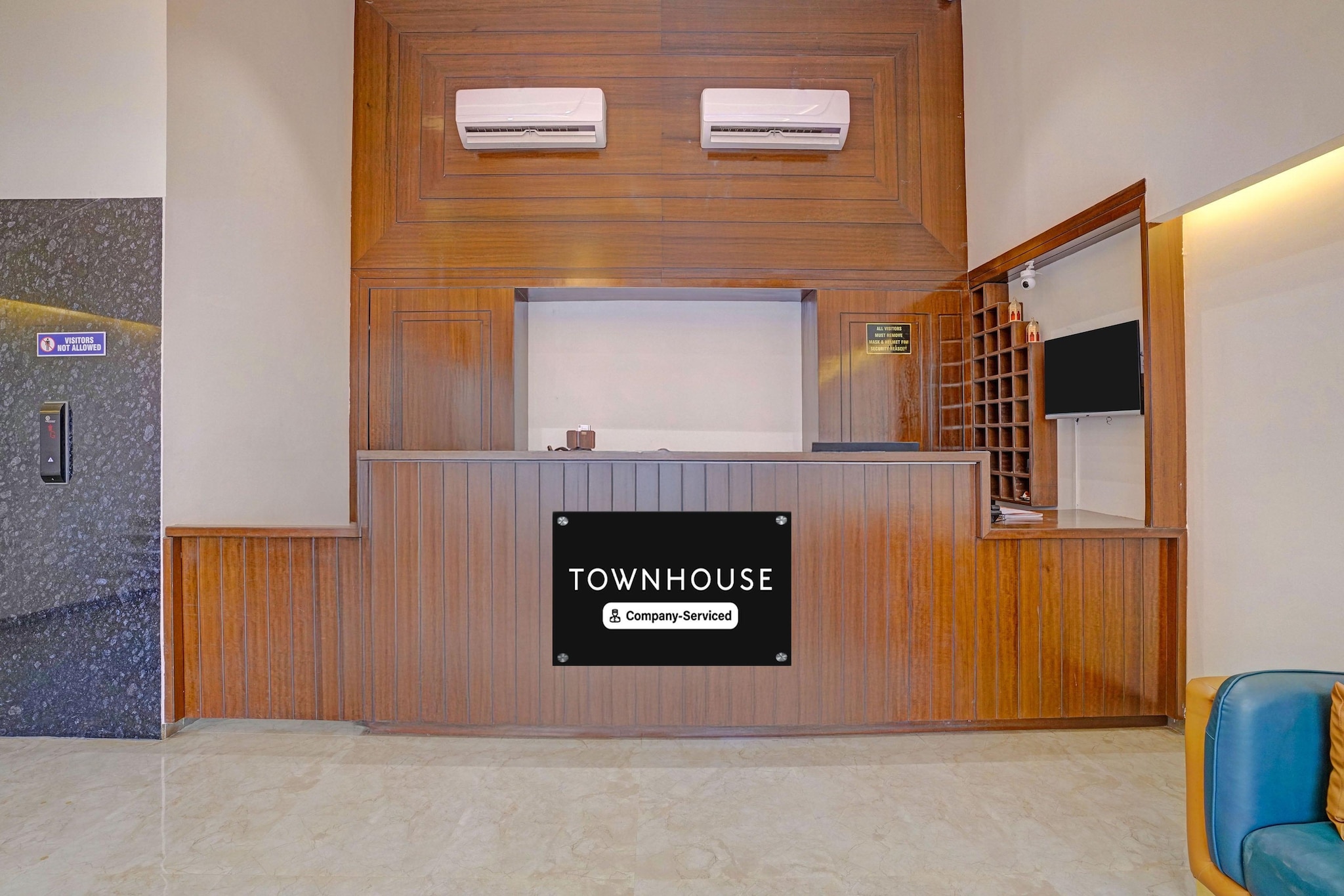 Ground floor: (bedroom(double bed, TV, seating area, air conditioning, telephone), bathroom(bathtub or shower, washbasin, toilet, Towels incl., shampoo, body soap, hot water), lift)