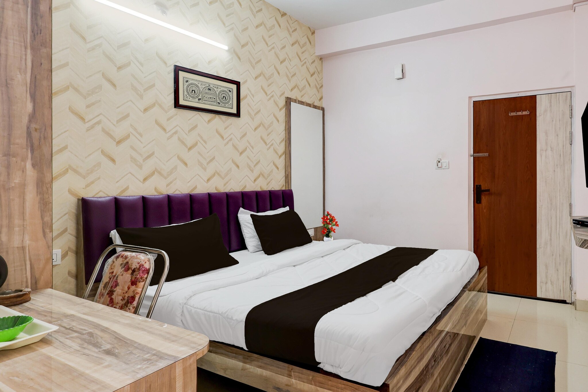 Unmarried couples are warmly welcome at this property.
Guests with local ID proof are warmly welcome.
Complimentary early check-in – Subject to availability.