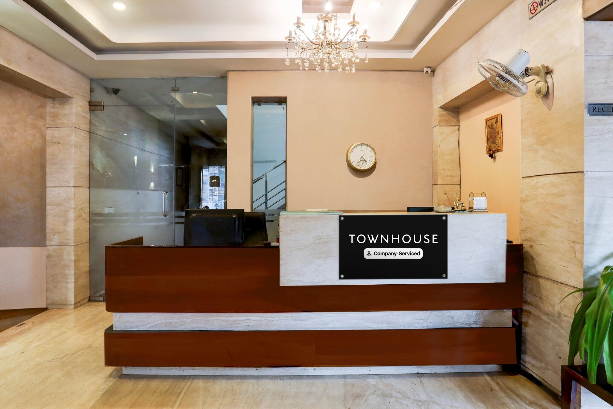 Ground floor: (bedroom(double bed, TV, seating area, air conditioning, telephone, Floor mattress), bathroom(bathtub or shower, shower, washbasin, toilet, Towels incl., shampoo, body soap, hot water), parking, lift)