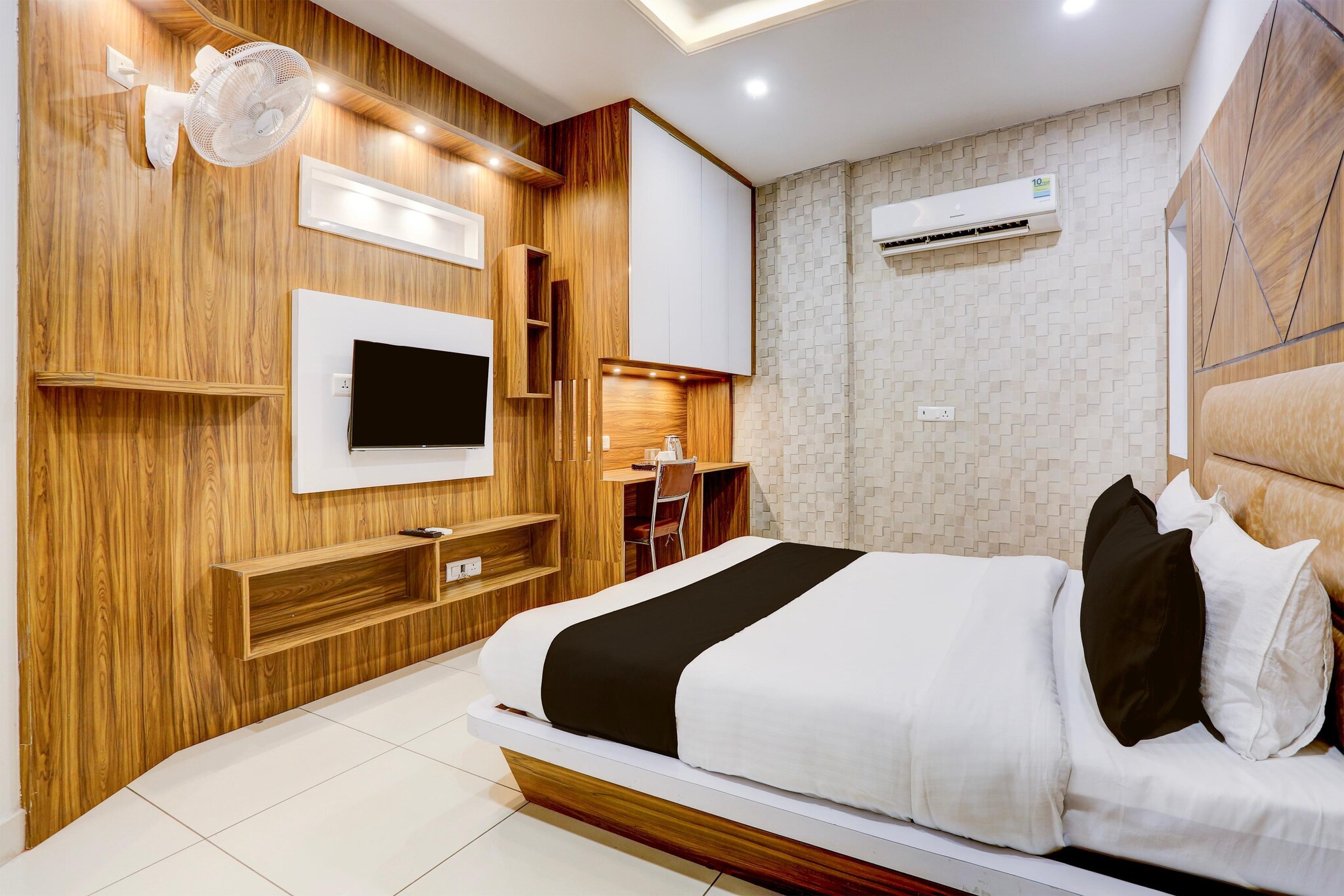 Located in Rohtak, Haryana region, Townhouse Model Town Rohtak Formerly Hotel Tathastu is set 3.9 km from Rohtak Railway Station. Among the facilities of this property are a restaurant, room service and a 24-hour front desk, along with free WiFi throughout the property. The hotel features family rooms. Guest rooms at the hotel are equipped with a seating area, a flat-screen TV with satellite channels and a private bathroom with free toiletries and a bath or shower.
All units at Townhouse Model Town Rohtak Formerly Hotel Tathastu include air conditioning and a desk. Delhi International Airport is 66 km away.
Unmarried couples are warmly welcome at this property.
Guests with local ID proof are warmly welcome.
Apologies, but we are currently unable to host foreign nationals at this property.
Early Check-In Policy: A full day’s room rate will be charged for check-ins before 6:00 AM. Complimentary early check-in is available between 6:00 AM and 10:00 AM, subject to room availability.
Check-in is only available to guests aged 18 and above. Please provide a government-issued ID to confirm your age.