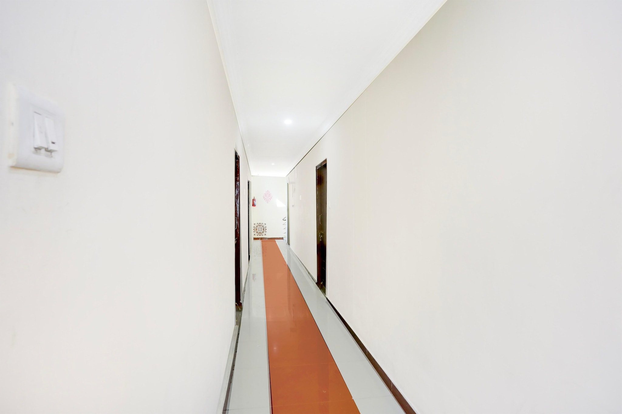 Ground floor: (bedroom(double bed, TV, seating area, air conditioning, telephone), bathroom(bathtub or shower, washbasin, toilet, Towels incl., shampoo, body soap, hot water), Parking, lift)