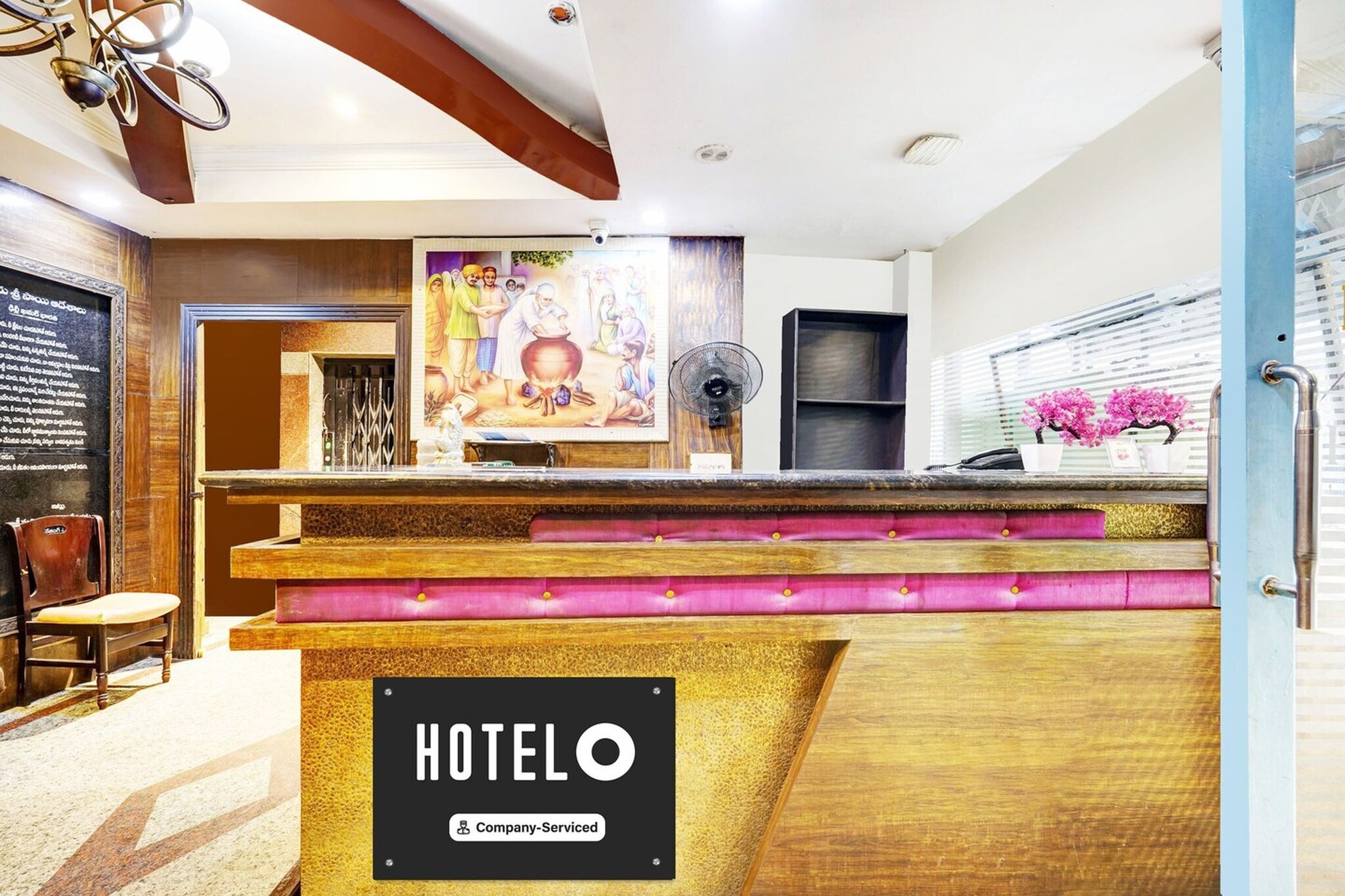 Comfortable Accommodations: Hotel O Padmavathi Puram Near Railway Station in Tirupati offers 4-star comfort with free WiFi, air-conditioning, private bathrooms, and modern amenities.
Convenient Facilities: Guests enjoy a lift, 24-hour front desk, daily housekeeping, family rooms, and room service. The hotel provides a continental breakfast and a restaurant in the surroundings.
Prime Location: Located 11 km from Tirupati Airport, the hotel is a 12-minute walk from Old Tirchanoor Road and 1.8 km from APSRTC Central Bus Station. Nearby attractions include Srikalahasti Temple (36 km) and Sri Padmavathi Ammavari Temple (2.2 km).
Check-in is only available to guests aged 18 and above. Please provide a government-issued ID to confirm your age.