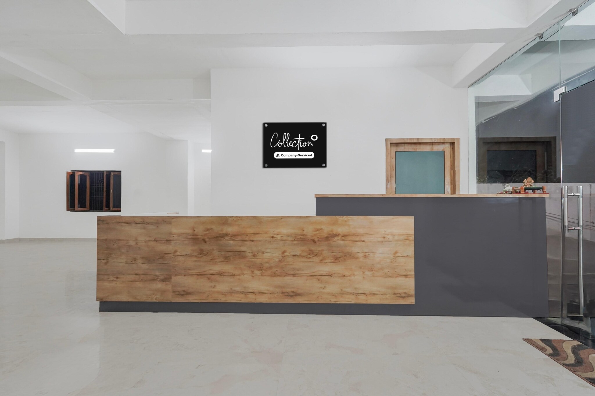 Ground floor: (bedroom(double bed, TV, seating area, air conditioning, telephone), bathroom(bathtub or shower, washbasin, toilet, Towels incl., shampoo, body soap, hot water), lift)