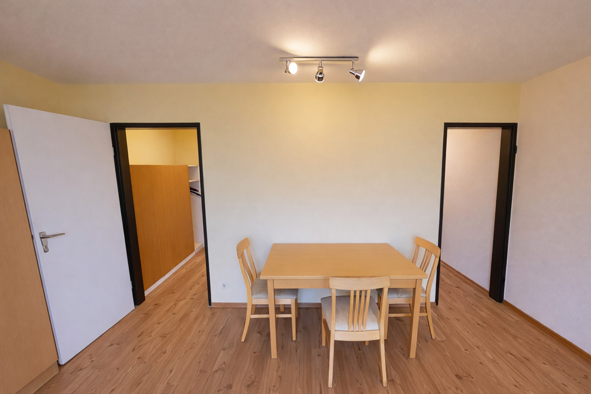 Experience unforgettable family holidays at this enchanting holiday park on Geyersberg, above Freyung. Nestled in the heart of Bavarian nature, each apartment features a private loggia with stunning views of the Bavarian Forest. Unwind in the hotel’s sauna, take a refreshing swim in the indoor pool, or enjoy a friendly game of minigolf. The park offers plenty of shared activities such as billiards, table football, table tennis, and darts. Just steps away, you can try your hand at glassblowing and create your own glass art. A convenient shuttle service connects you to Freyung town.

Explore the pristine wilderness of the Bavarian Forest National Park, where the world’s longest treetop walk awaits, complete with a 44-meter-high observation tower. The area offers numerous hiking trails suitable for all ages and fitness levels, providing endless outdoor fun and adventure. Don’t miss the spectacular Buchberger Leite torrent gorge, recognized as one of Bavaria’s top 100 geotopes.

Delve into local culture by visiting historic landmarks such as Wolfstein Castle and the Jagd-Land-Fluss museum, as well as the Wolfstein local history museum housed in the charming Schramlhaus. This magical destination perfectly blends nature, culture, and family fun for a truly memorable getaway.