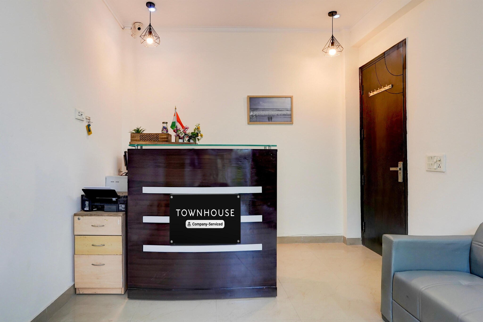 Ground floor: (bedroom(double bed, TV, seating area, air conditioning, telephone), bathroom(bathtub or shower, washbasin, toilet, Towels incl., shampoo, body soap, hot water), Parking, fridge, lift)