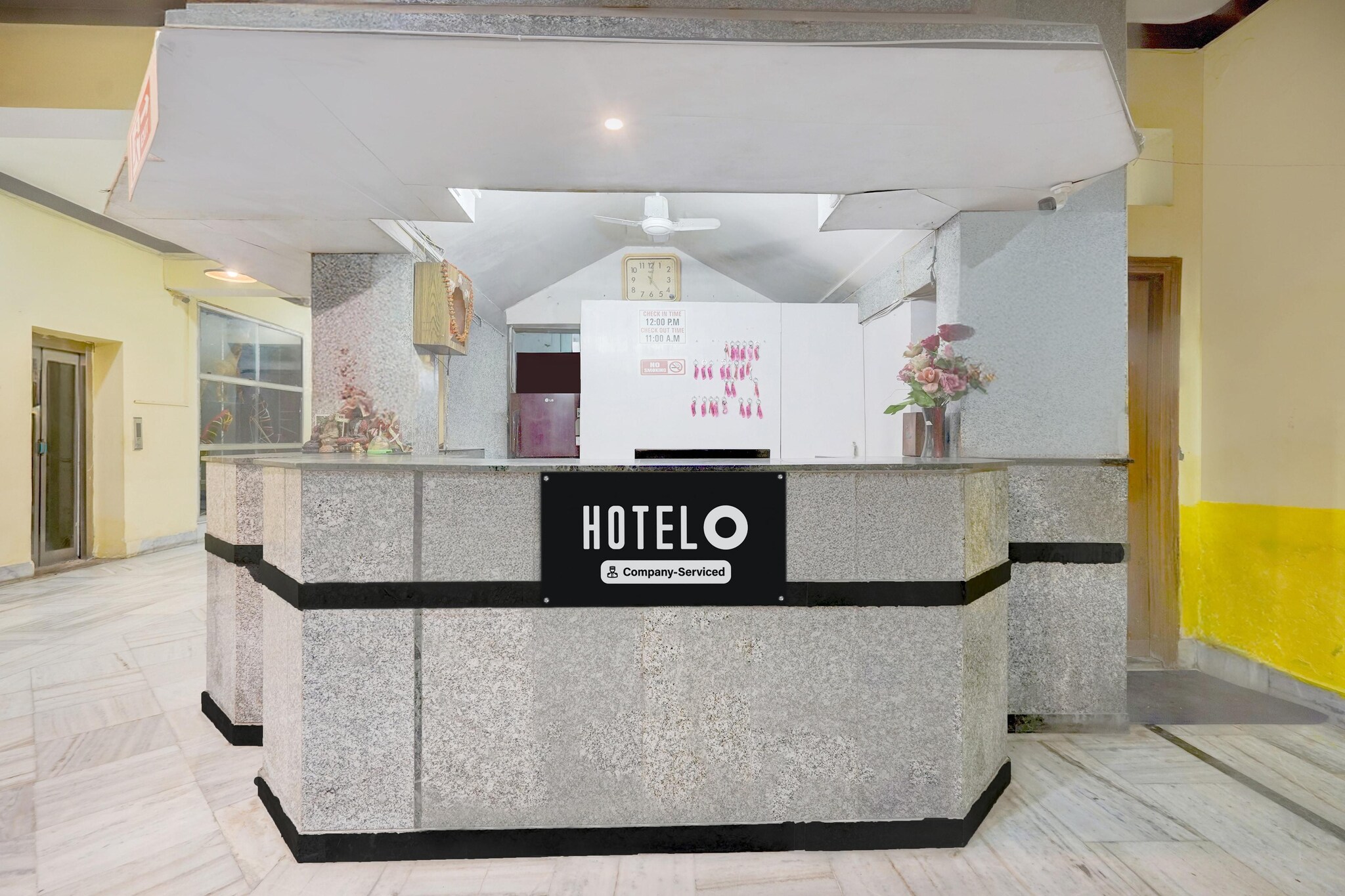 Ground floor: (bedroom(double bed, TV, seating area, air conditioning, telephone), bathroom(bathtub or shower, washbasin, toilet, Towels incl., shampoo, body soap, hot water), Laundry Package incl.)