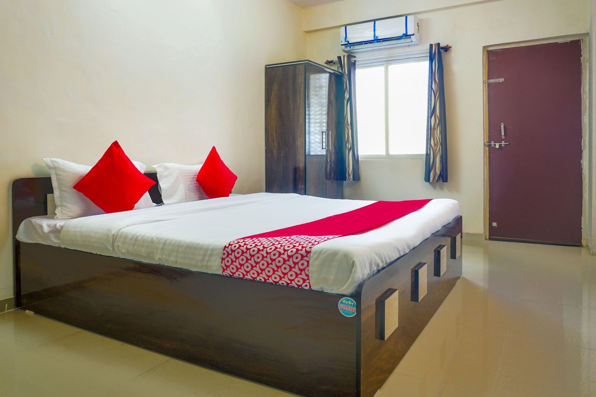 Unmarried couples are warmly welcome at this property.
Guests with local ID proof are warmly welcome.
Complimentary early check-in – Subject to availability.