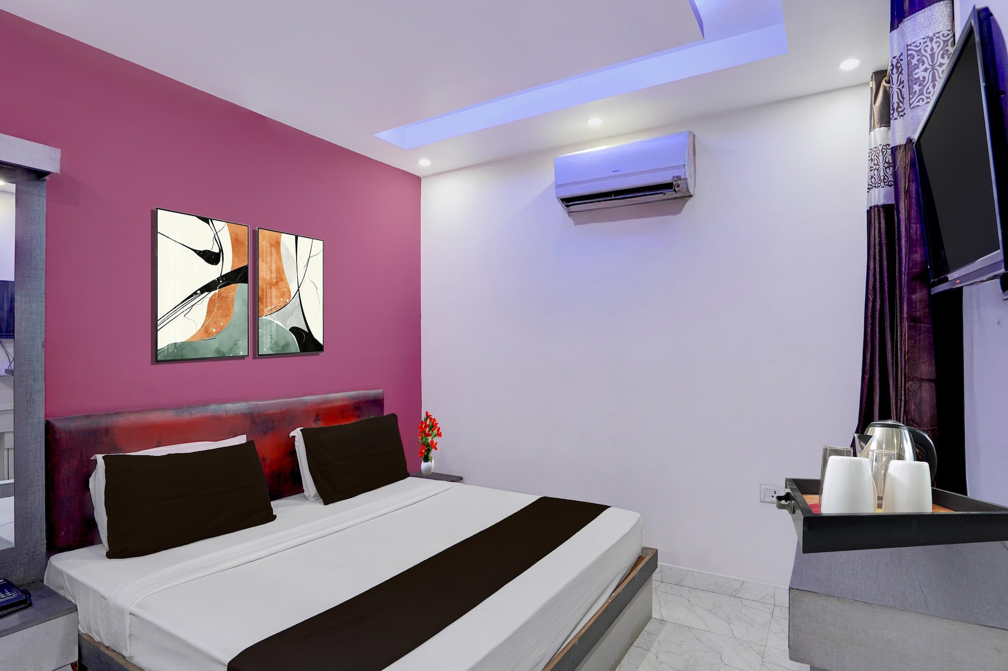 Enjoy a comfortable and hassle-free experience at our thoughtfully designed property. Each room is equipped with modern amenities, cozy bedding, and elegant decor to make you feel right at home. Located conveniently with easy access to public transport and major attractions, it's perfect for both business and leisure travelers. Cleanliness and guest comfort are our top priorities, and our team is available 24/7 to assist you throughout your stay.
Check-in is only available to guests aged 18 and above. Please provide a government-issued ID to confirm your age.
