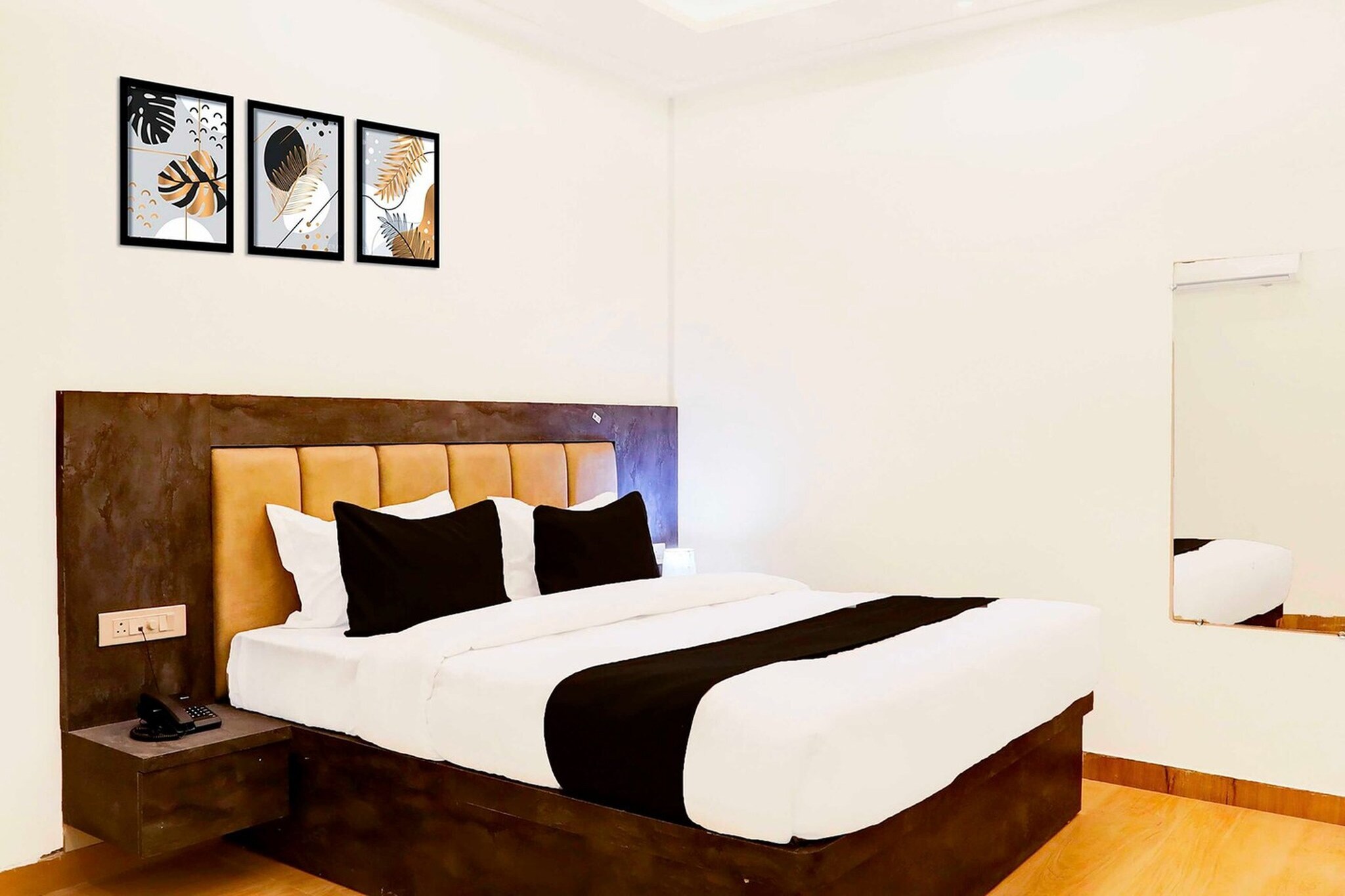 Comfortable Accommodations: Super Townhouse Pahadiya in Varanasi offers family rooms with air-conditioning, private bathrooms, work desks, and free toiletries. Each room includes a TV, wardrobe, and tiled floors, ensuring a pleasant stay.
Dining Experience: The family-friendly restaurant serves Indian cuisine for lunch and dinner. Guests can enjoy meals in a welcoming ambience, complemented by free WiFi throughout the property.
Convenient Facilities: The hotel features a lift, 24-hour front desk, daily housekeeping service, room service, and luggage storage. Additional amenities include a seating area and a work desk, catering to all guest needs.
Nearby Attractions: Sarnath is 3.7 km away, Varanasi Junction Railway Station and Manikarnika Ghat are 8 km distant, and Kashi Vishwanath Temple lies 8 km from the property. Lal Bahadur Shastri International Airport is 25 km away.
Check-in is only available to guests aged 18 and above. Please provide a government-issued ID to confirm your age.