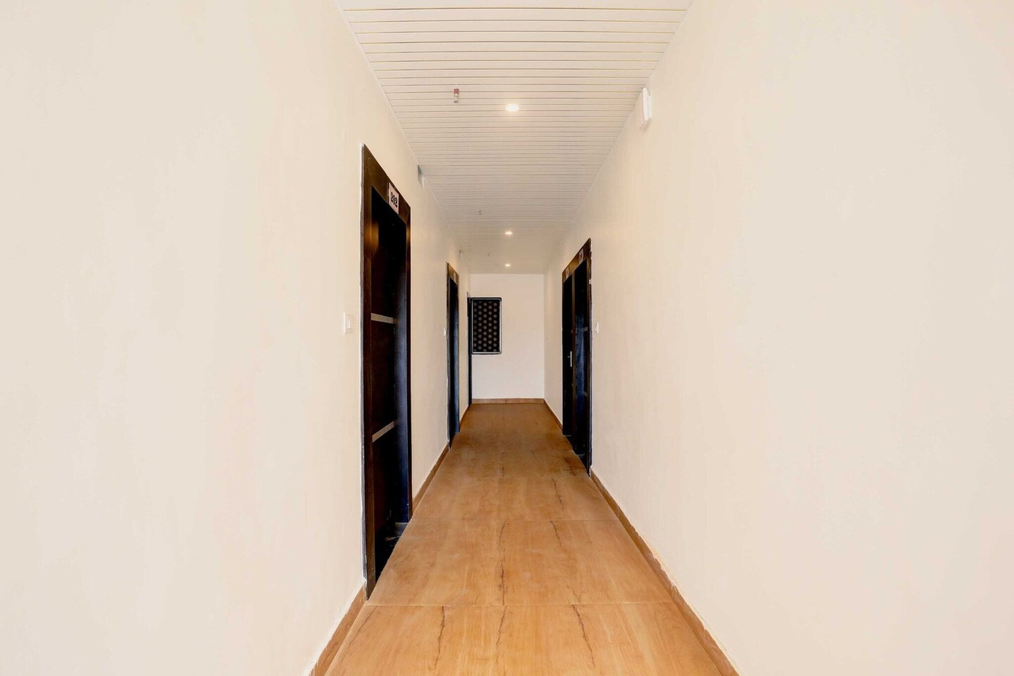 Ground floor: (bedroom(double bed, TV, seating area, air conditioning, telephone), bathroom(bathtub or shower, washbasin, toilet, Towels incl., shampoo, body soap, hot water), Parking, lift)