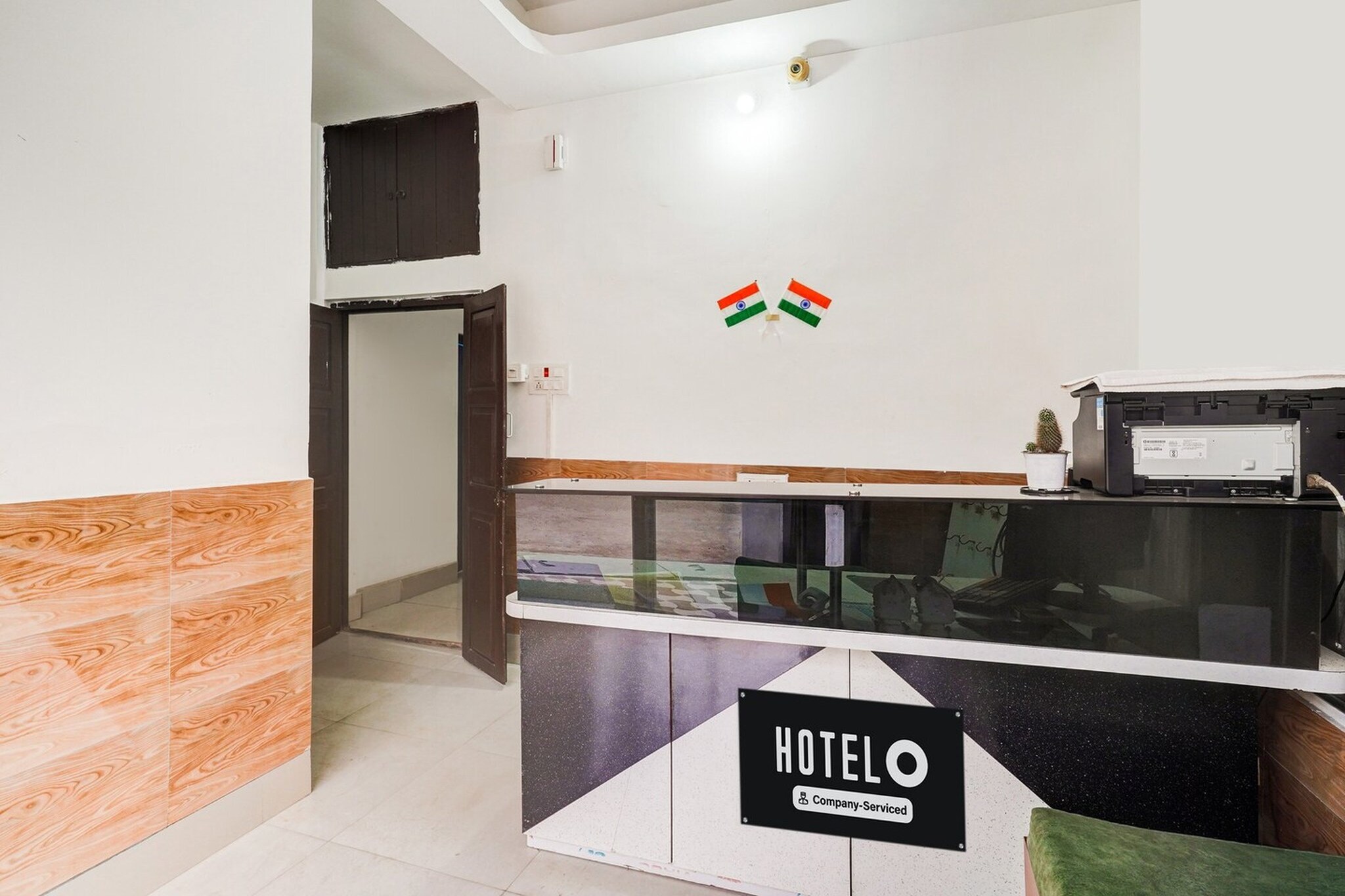 Located within 1.9 km of Darjeeling Himalayan Toy Train Railway and 6.9 km of New Jalpaiguri Station, Super Hotel O Pradhan Nagar Siliguri Formerly Prince Guest House provides rooms with air conditioning and a private bathroom in Siliguri. Among the facilities at this property are room service and a 24-hour front desk, along with free WiFi throughout the property. The property is non-smoking and is set 9.1 km from Mahananda Wildlife Sanctuary.

All units at the hotel are equipped with a seating area, a flat-screen TV with satellite channels and a private bathroom with free toiletries and a bath or shower. The units include a desk.

Bagdogra International Airport is 11 km away.

Unmarried couples are warmly welcome at this property.
Guests with local ID proof are warmly welcome.

Early Check-In Policy: A full day’s room rate will be charged for check-ins before 6:00 AM. Complimentary early check-in is available between 6:00 AM and 10:00 AM, subject to room availability.
Check-in is only available to guests aged 18 and above. Please provide a government-issued ID to confirm your age.
