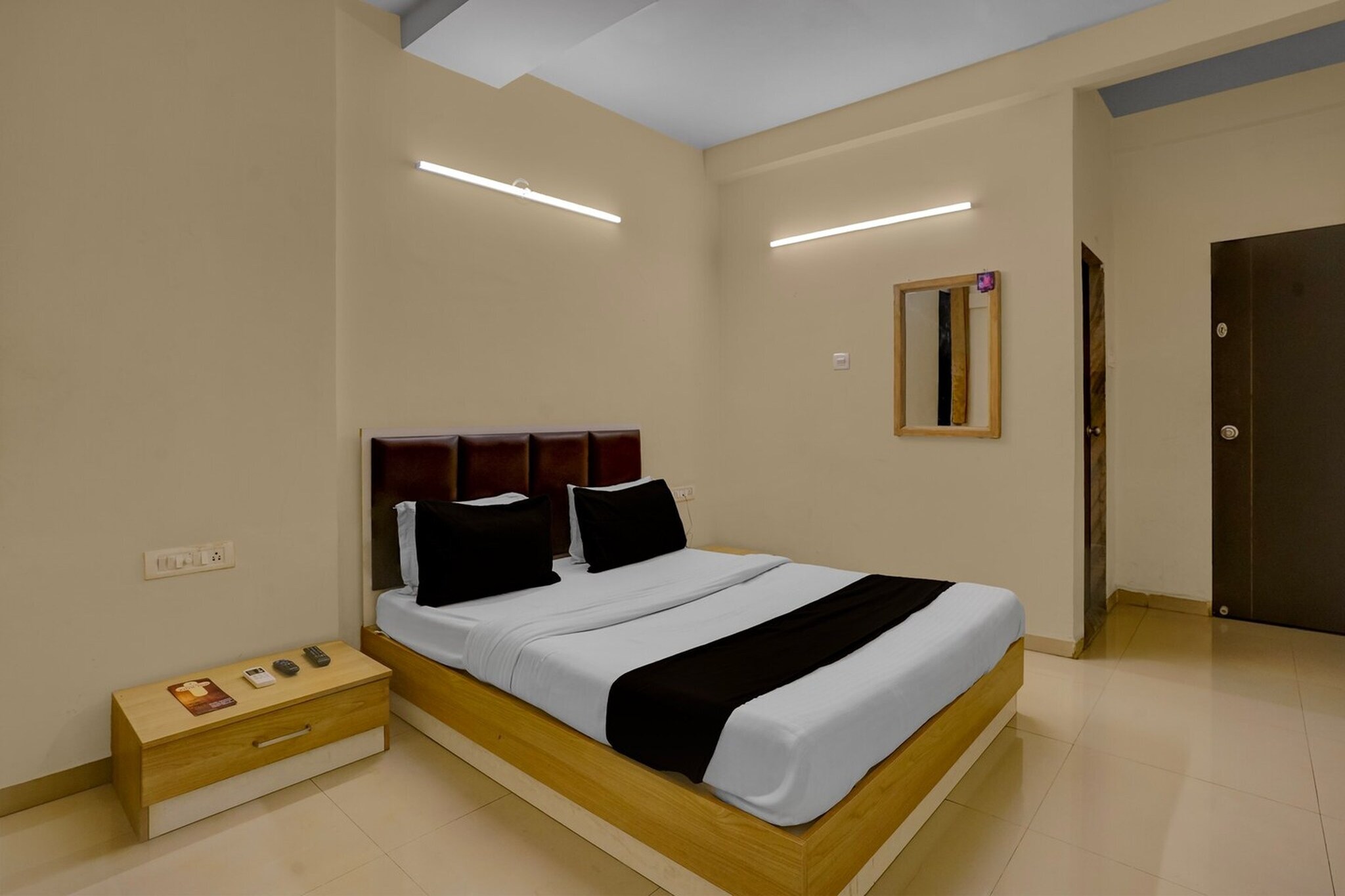 Comfortable Accommodations: Super Hotel O Vapi GIDC Formerly Zion Inn in Vapi offers family rooms with air-conditioning, private bathrooms, work desks, and free toiletries. Each room includes a TV, wardrobe, and tiled floors.

Dining Experience: The family-friendly restaurant serves Indian cuisine in a welcoming ambience. Guests can enjoy meals in the on-site restaurant or order room service.

Convenient Facilities: The hotel features a lift, 24-hour front desk, shared kitchen, full-day security, and room service. Additional amenities include a seating area and a work desk.

Accessibility: Surat Airport is 115 km away, providing easy travel connections.

Check-in is only available to guests aged 18 and above. Please provide a government-issued ID to confirm your age.