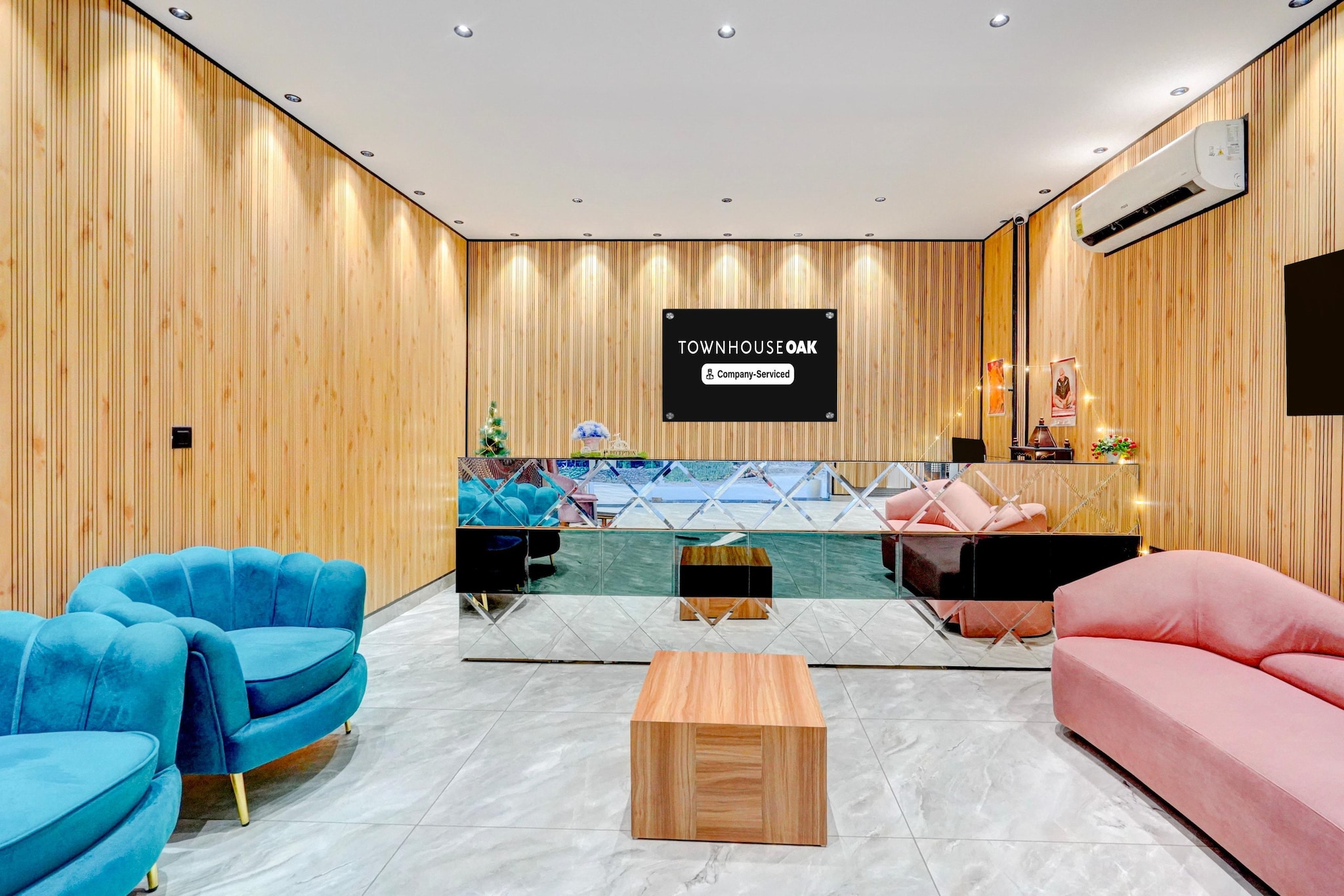 Ground floor: (bedroom(double bed, TV, seating area, air conditioning, telephone), bathroom(bathtub or shower, washbasin, toilet, Towels incl., shampoo, body soap, hot water), lift)