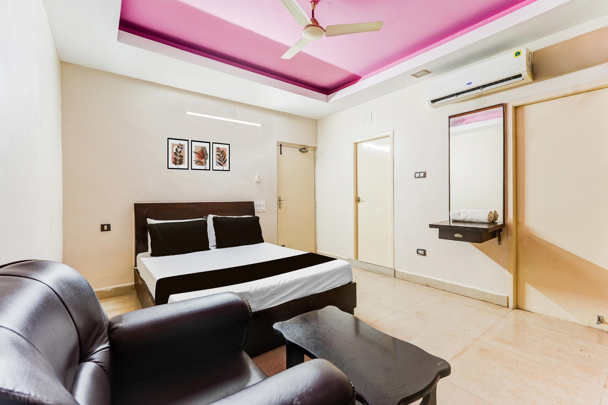 Comfortable Accommodations: Super Collection O Krishnapatnam Port Zero Gate Formerly Grand Inn in Nellore offers family rooms with air-conditioning, private bathrooms, work desks, and seating areas. Each room includes free WiFi, a TV, and free toiletries.
Convenient Facilities: Guests benefit from a 24-hour front desk, daily housekeeping service, room service, and luggage storage. The hotel provides a continental breakfast and a shower for added comfort.
Accessible Location: Located 116 km from Tirupati Airport, the hotel is situated on Krishnapatnam Port Main Road. Reception staff speak English and Hindi, ensuring smooth communication.
Check-in is only available to guests aged 18 and above. Please provide a government-issued ID to confirm your age.