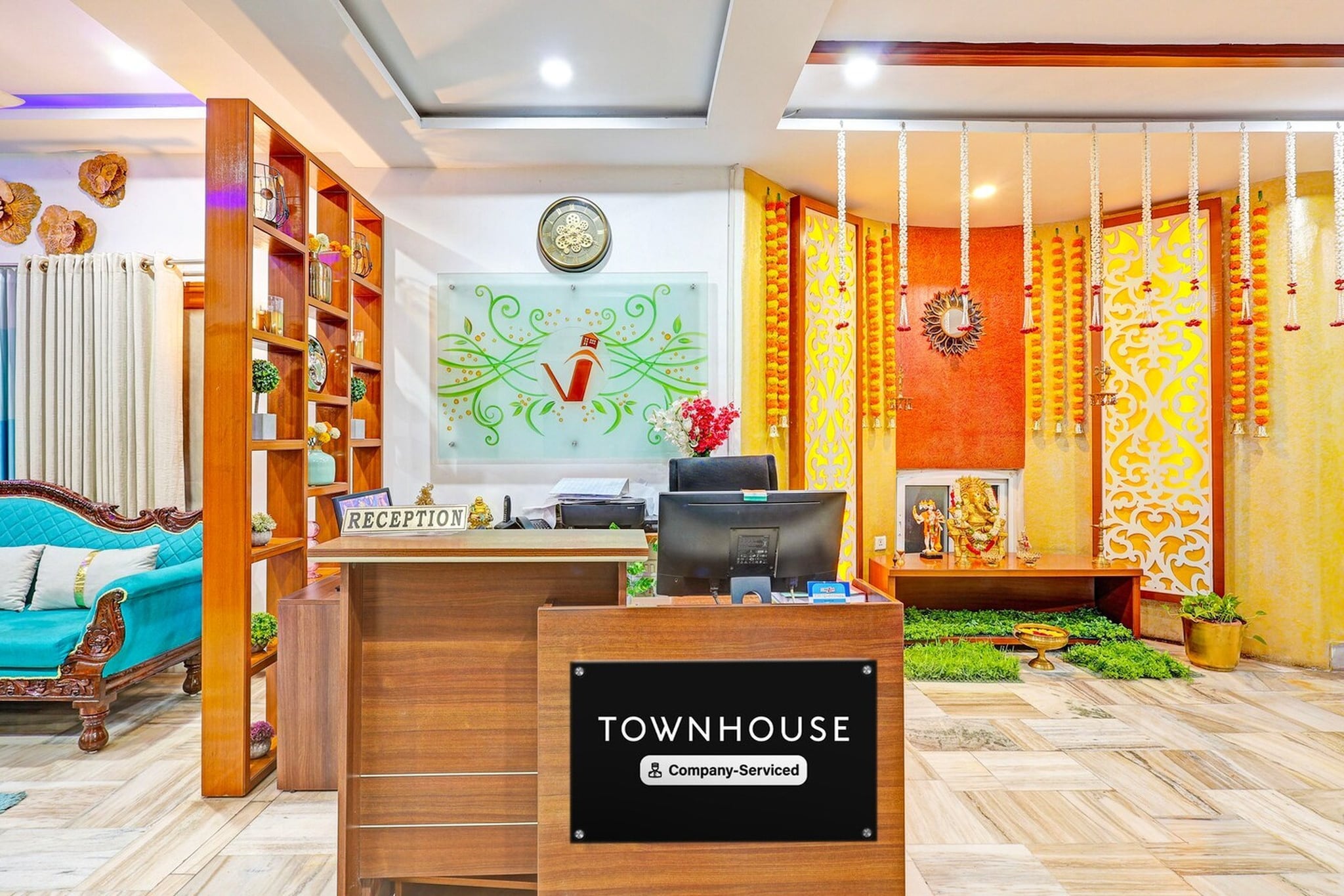 Ground floor: (bedroom(double bed, TV, seating area, air conditioning, Towels incl., telephone), bathroom(bathtub or shower, shower, washbasin, toilet, shampoo, body soap, hot water), Parking, lift)