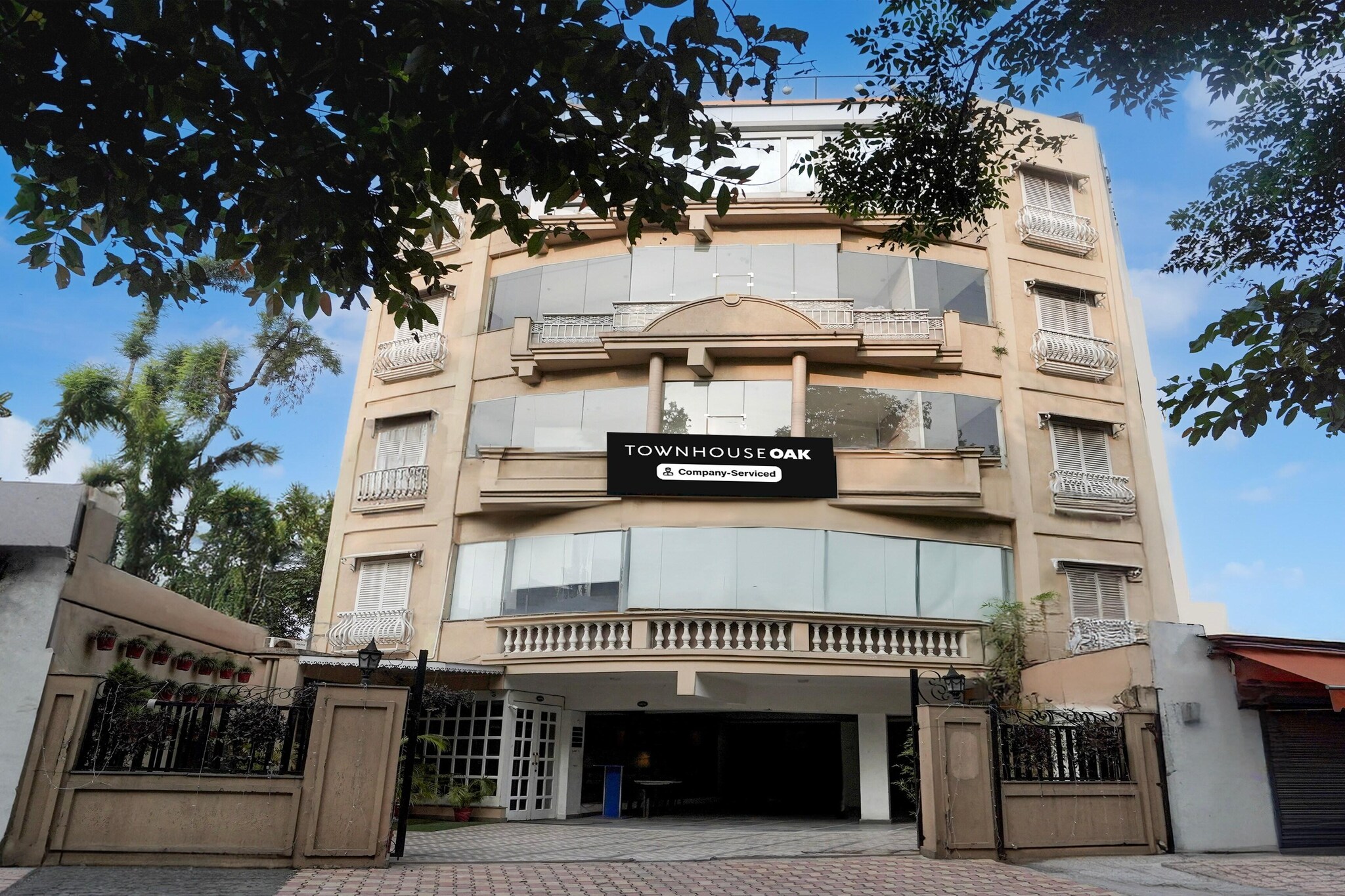 Elegant Stays with Rooftop Restro and Hill view