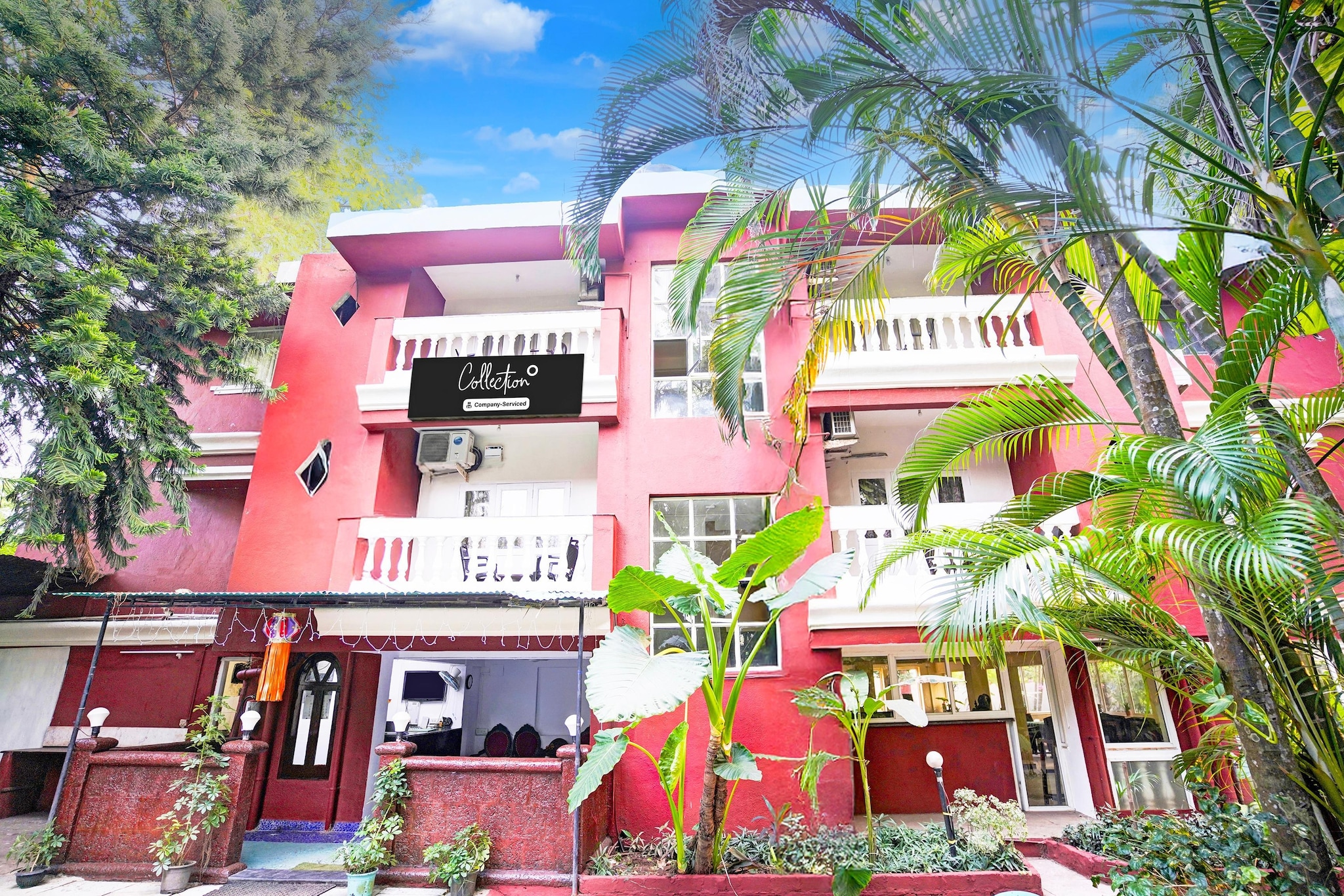 Cozy rooms with Pool Near Calangute Beach Goa